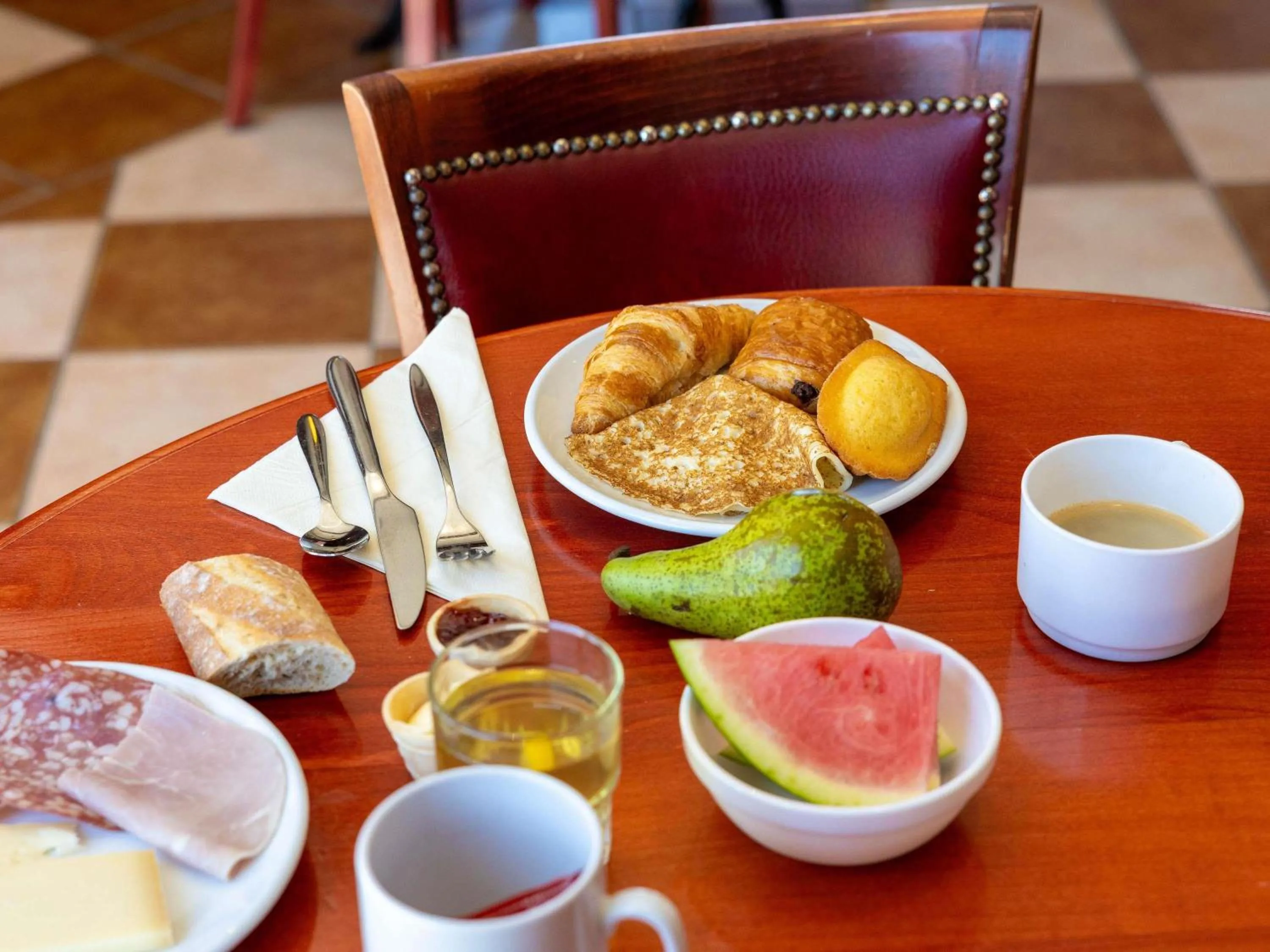 Breakfast in ibis Carcassonne Est la Cité