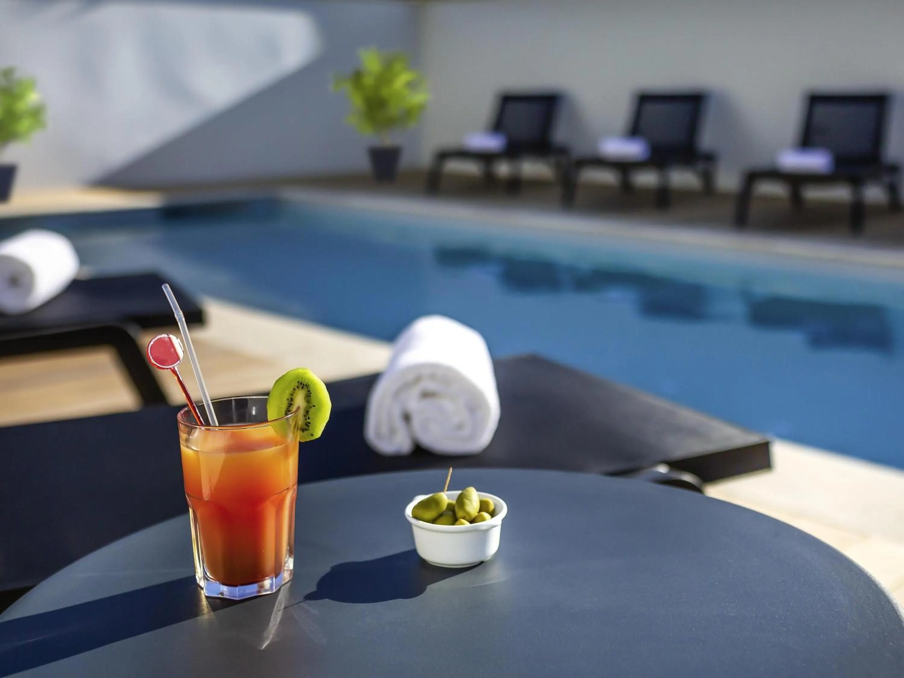 Pool view in ibis Carcassonne Est la Cité