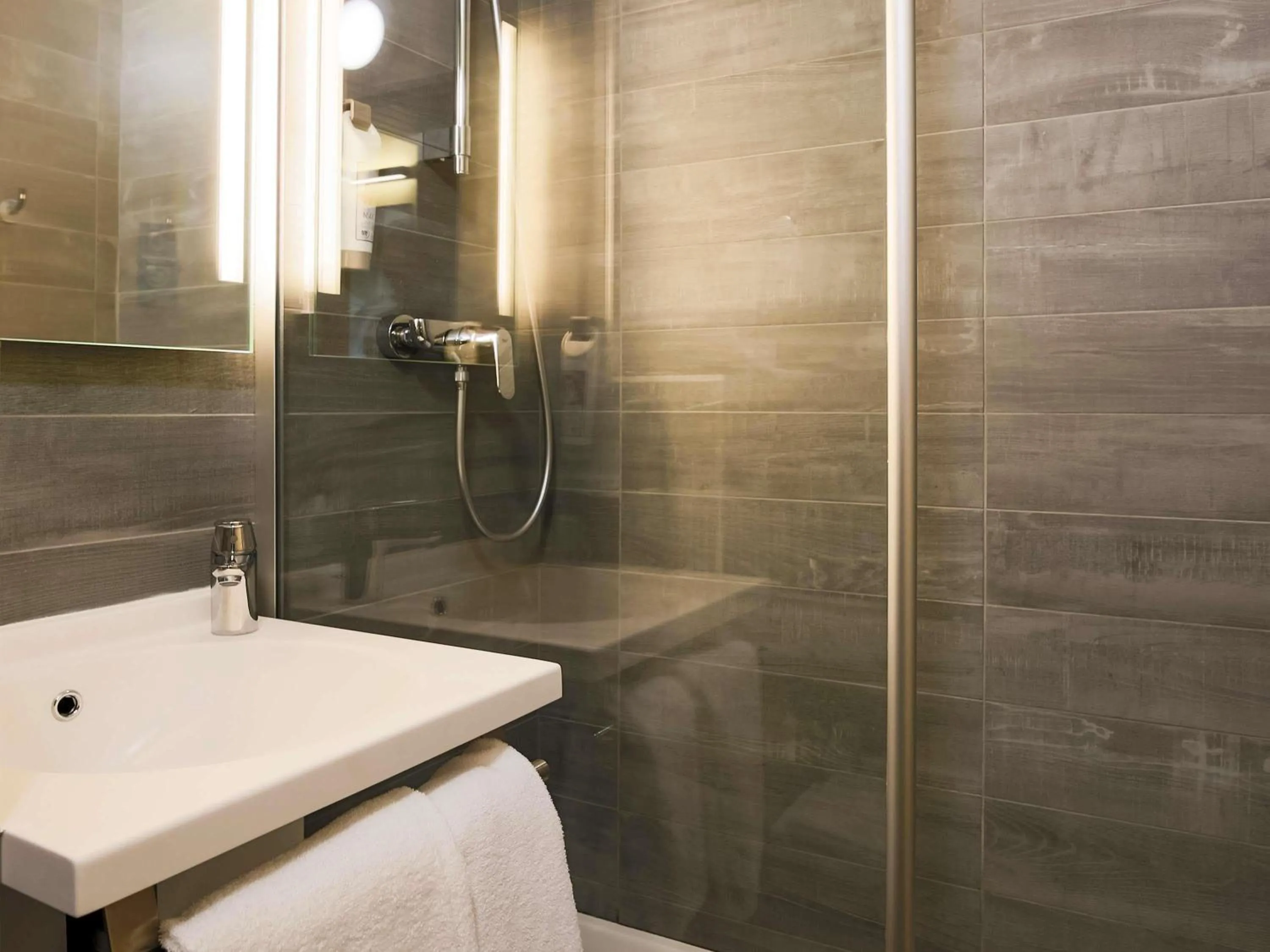 Bedroom in ibis Carcassonne Est la Cité