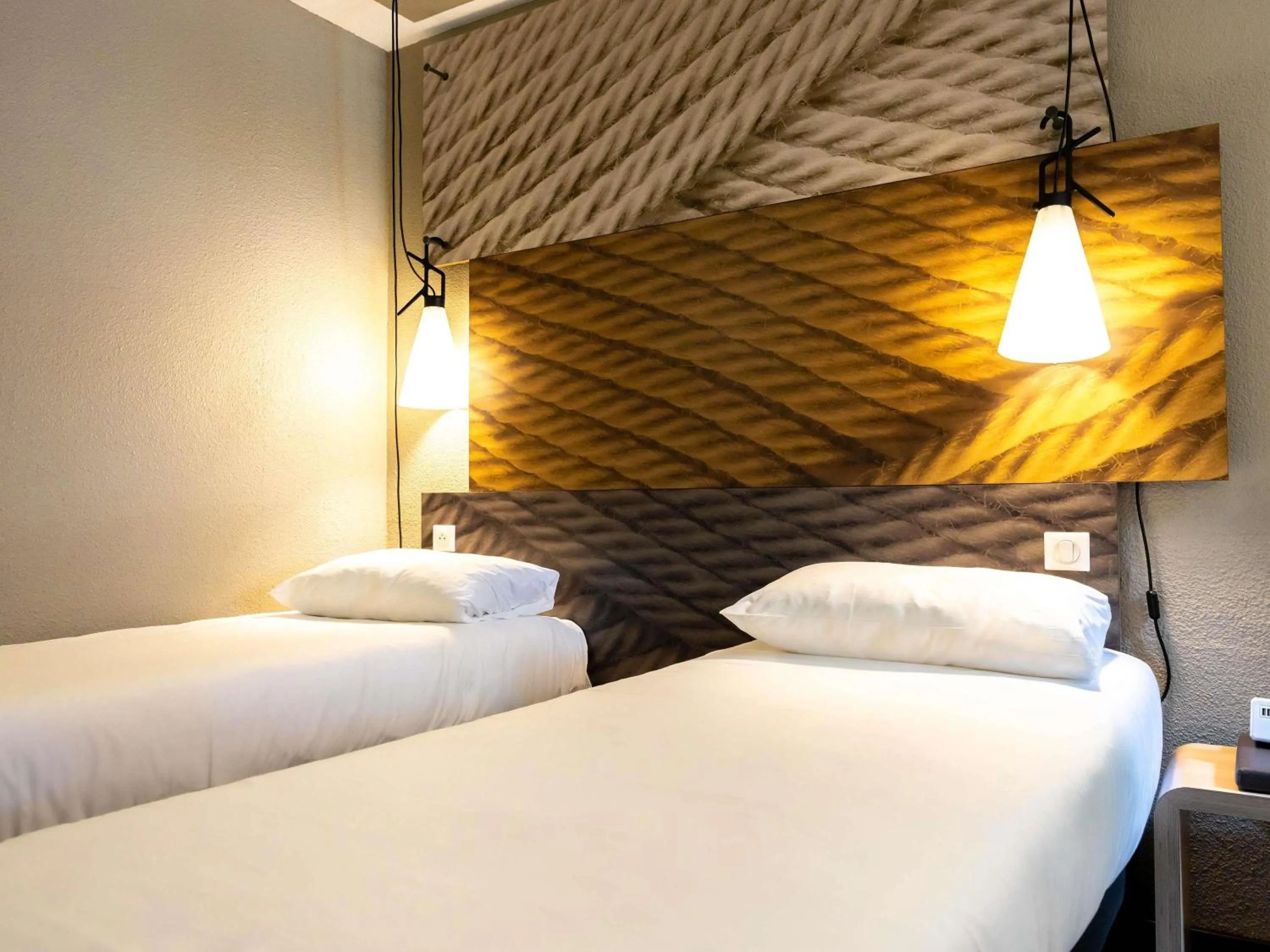 Bedroom, Bed in ibis Carcassonne Est la Cité