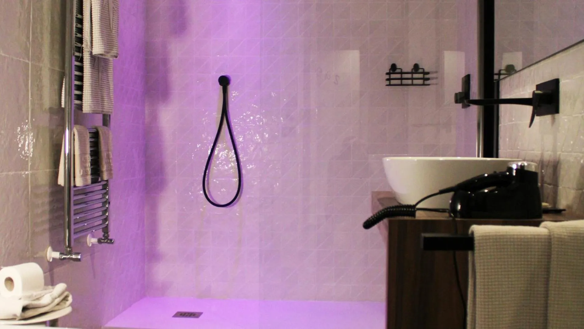 Shower in Hotel La Bussola