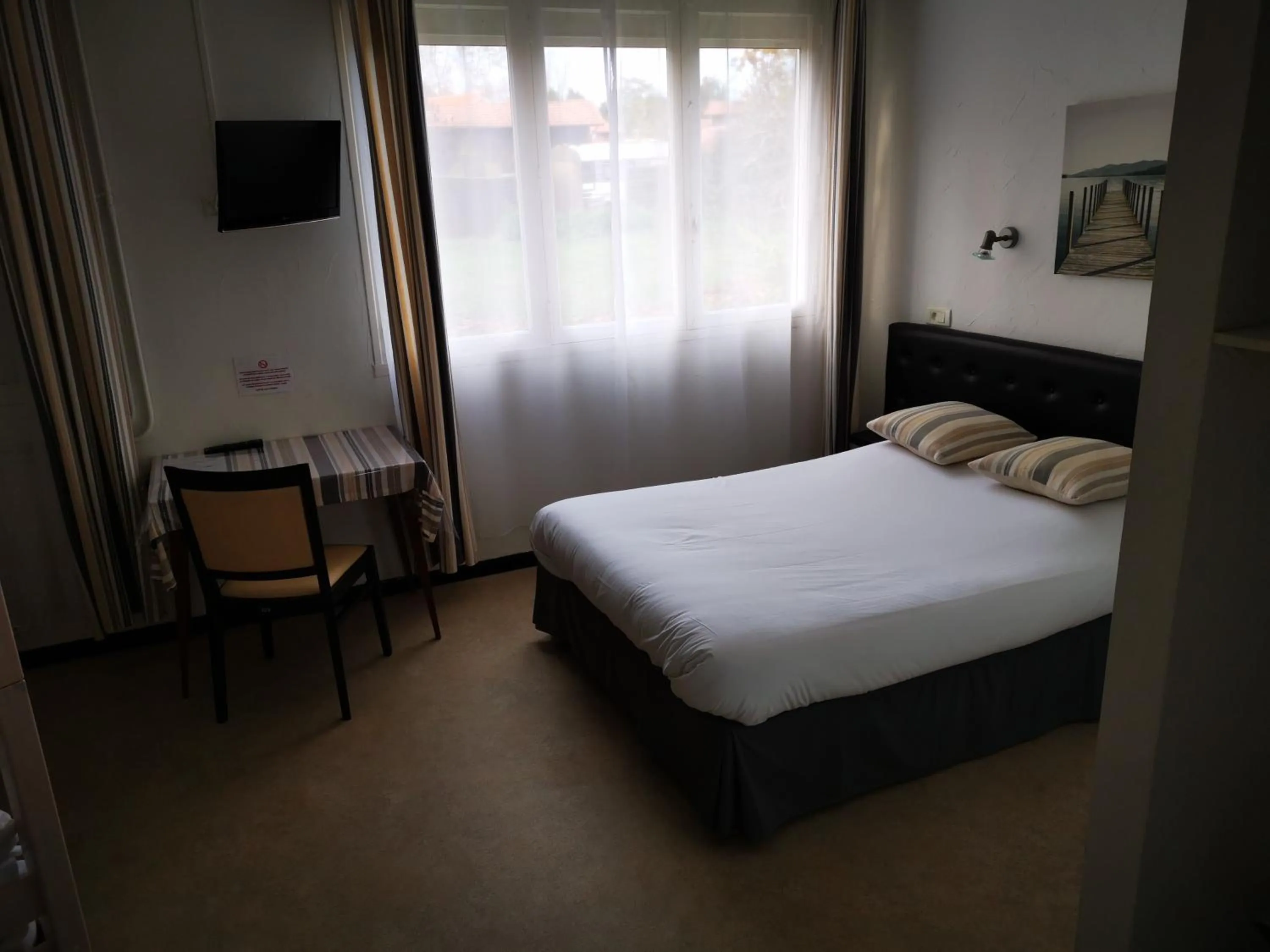 Bed in Auberge Les Mufliers - Hôtel Les Forges