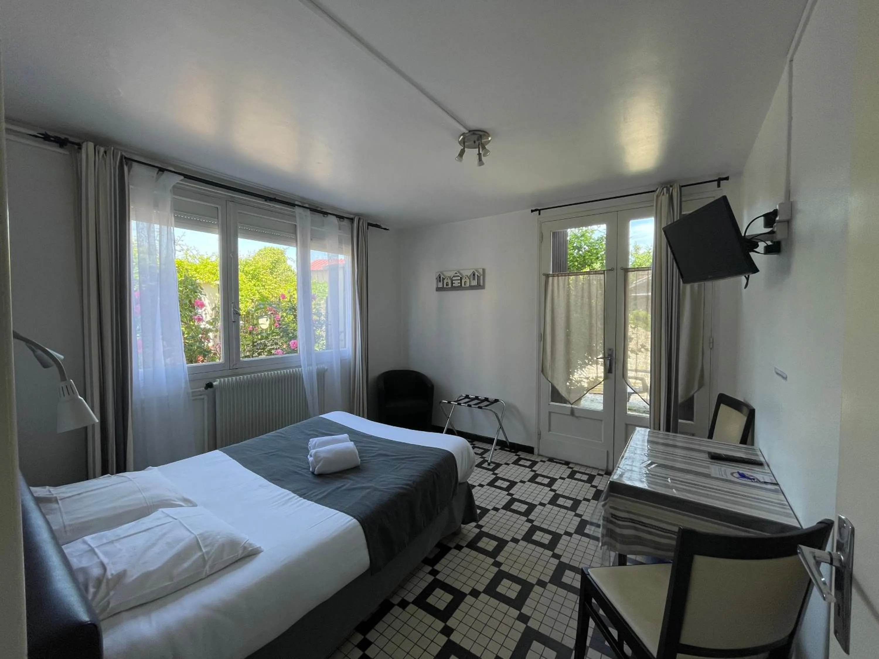 Bed in Auberge Les Mufliers - Hôtel Les Forges