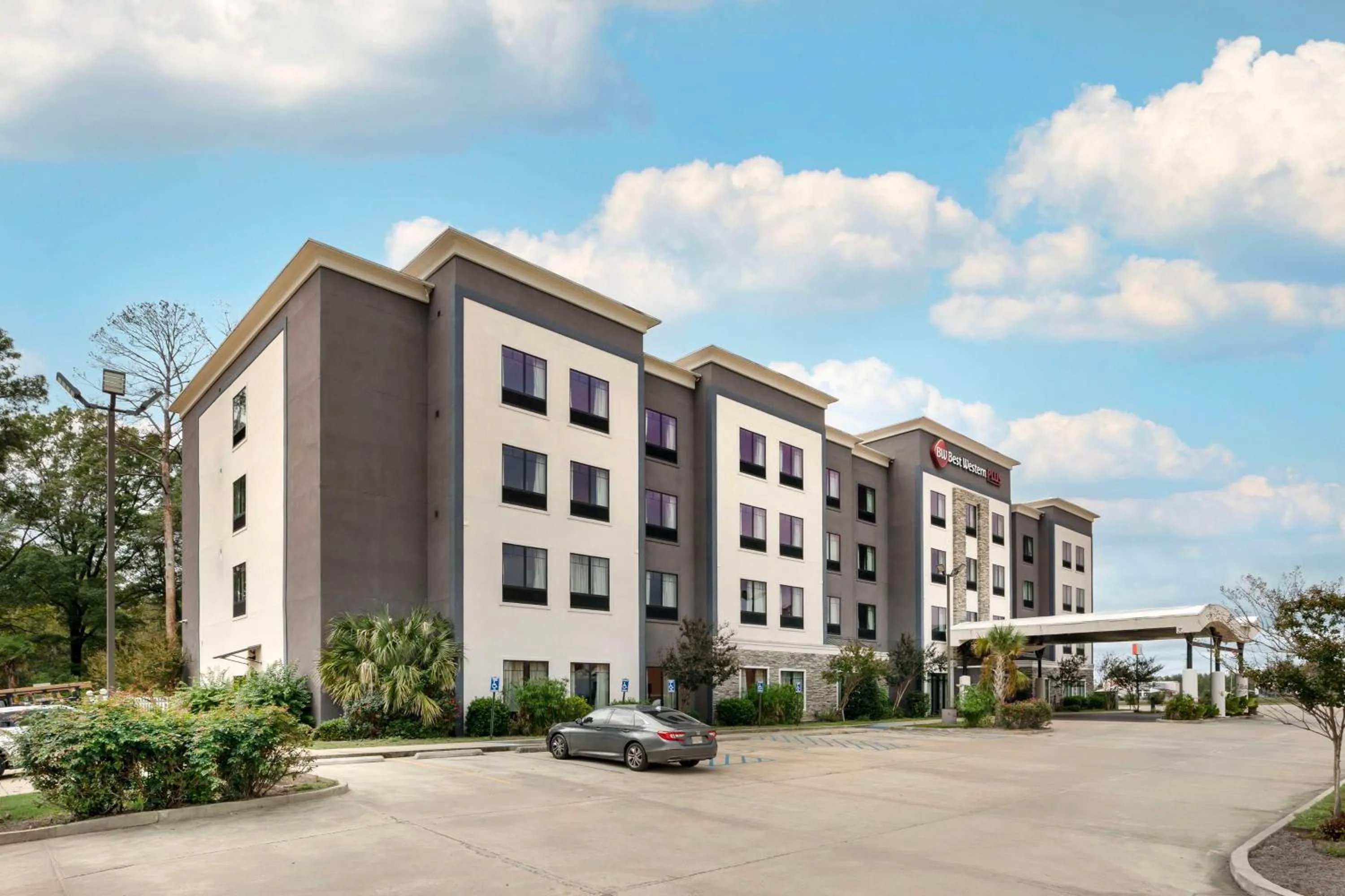 Property building in Best Western Plus Ruston Hotel