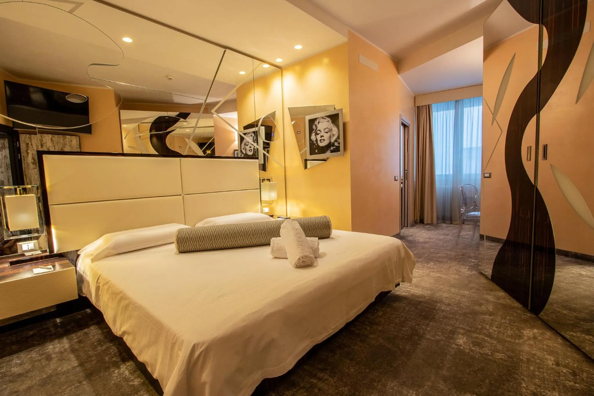 Bedroom, Bed in Hotel Corona