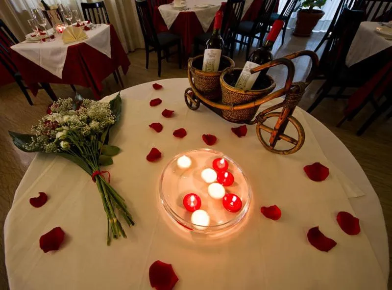 Restaurant/places to eat in Hotel Corona