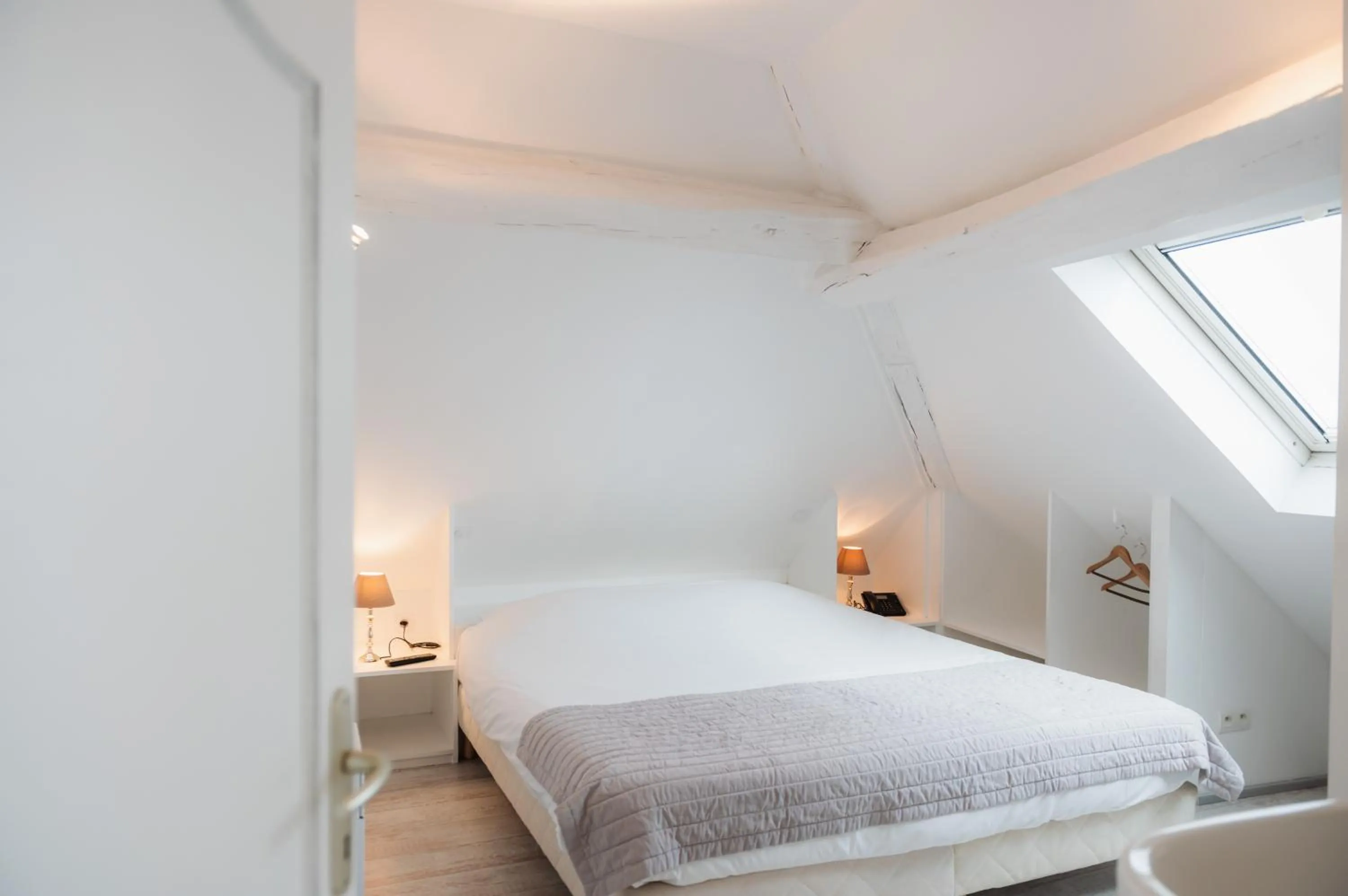 Bed in Logis - Hotel De La Mairie