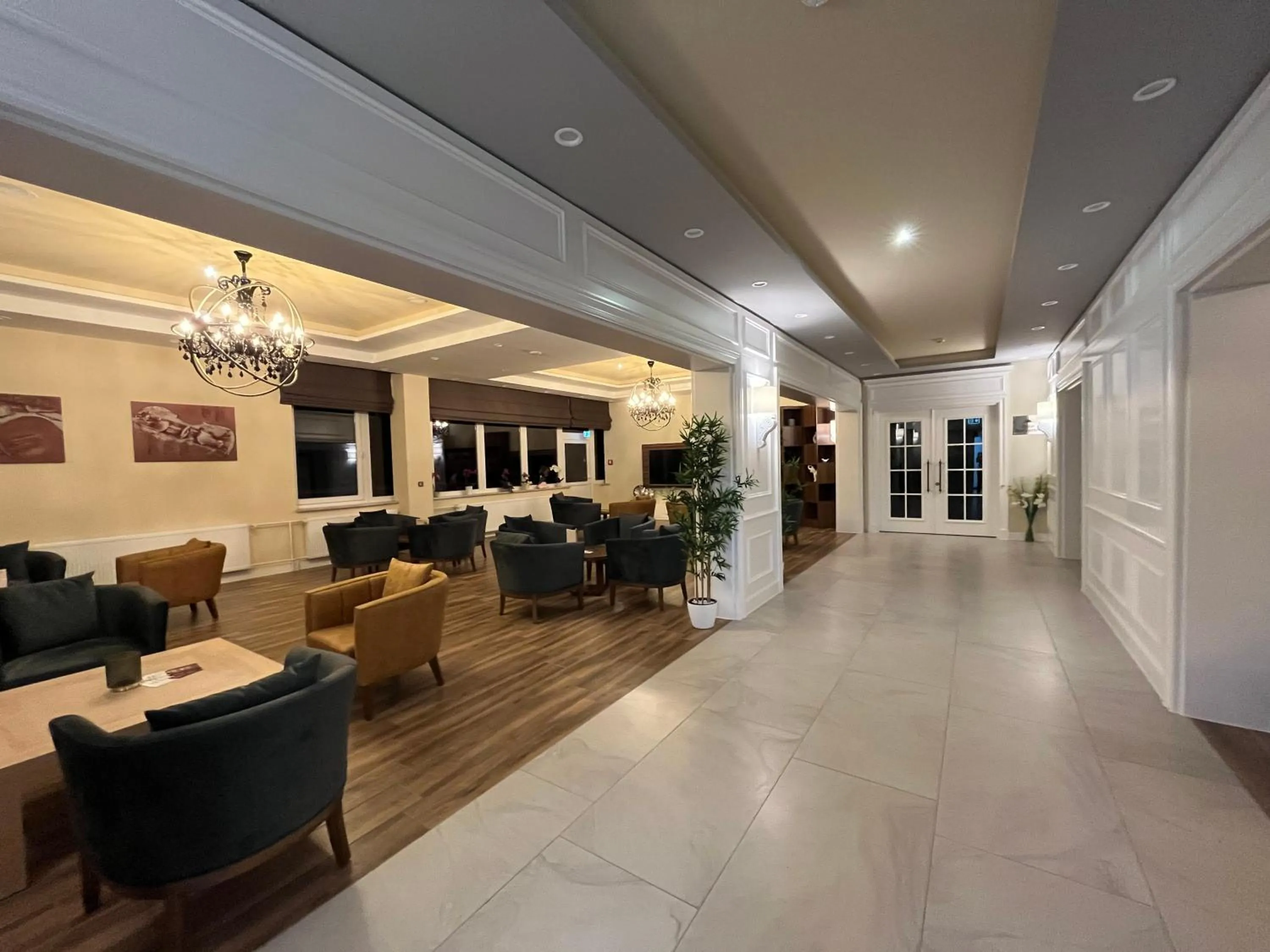 Communal lounge/ TV room in Hotel Schwarzbachtal Hideaway