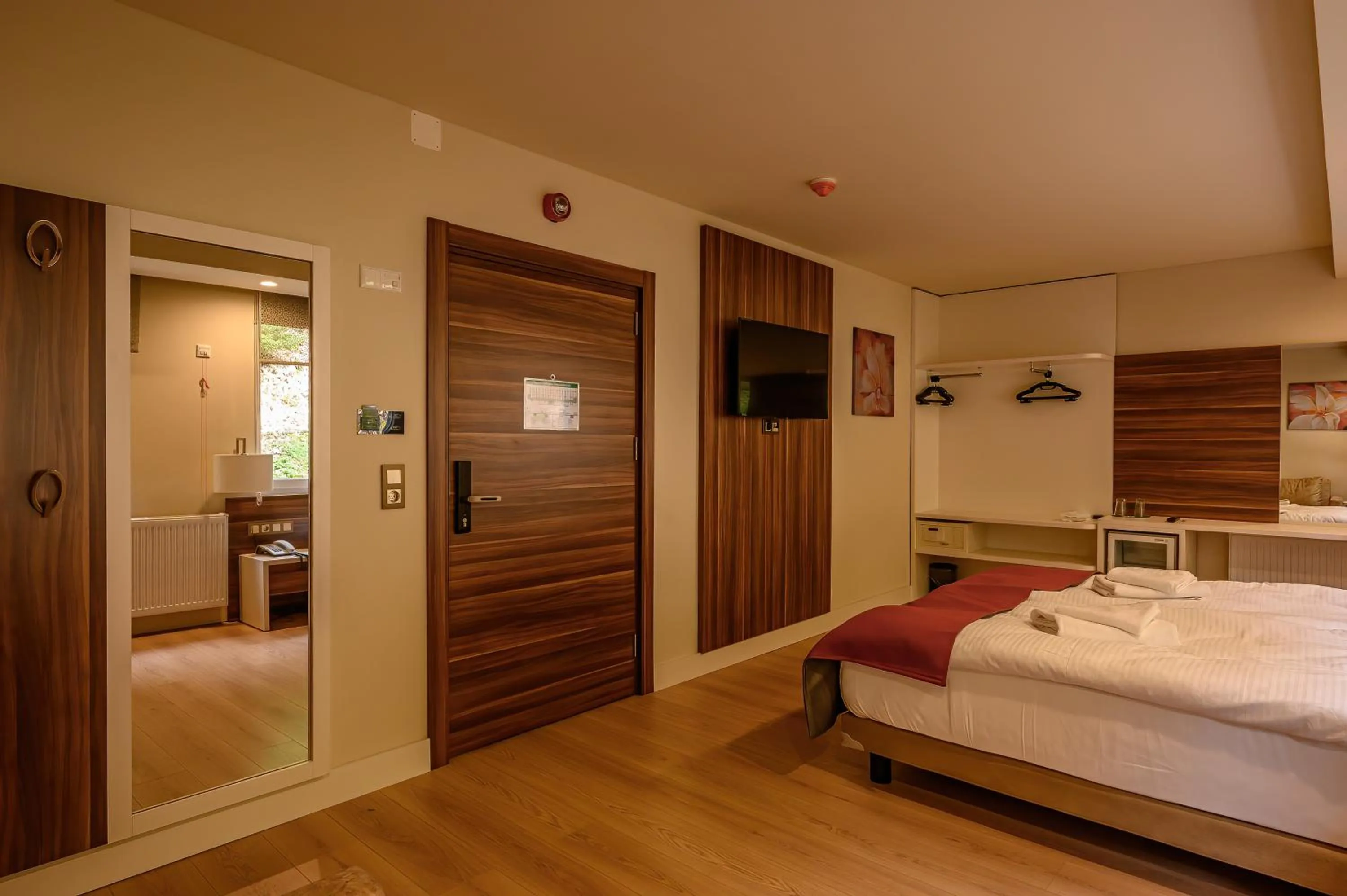 Photo of the whole room, Bed in Hotel Schwarzbachtal Hideaway