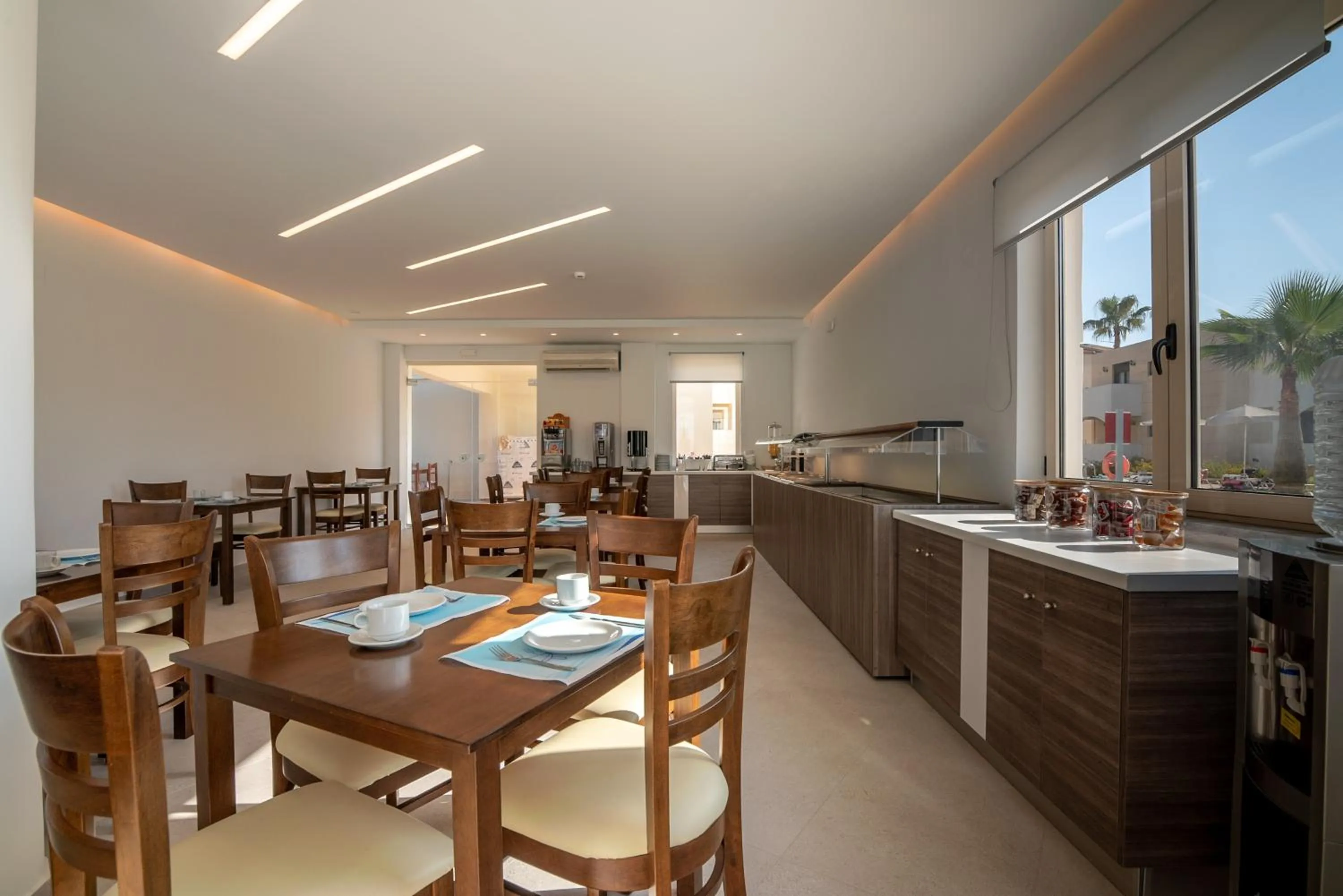 Restaurant/places to eat in GT Beach