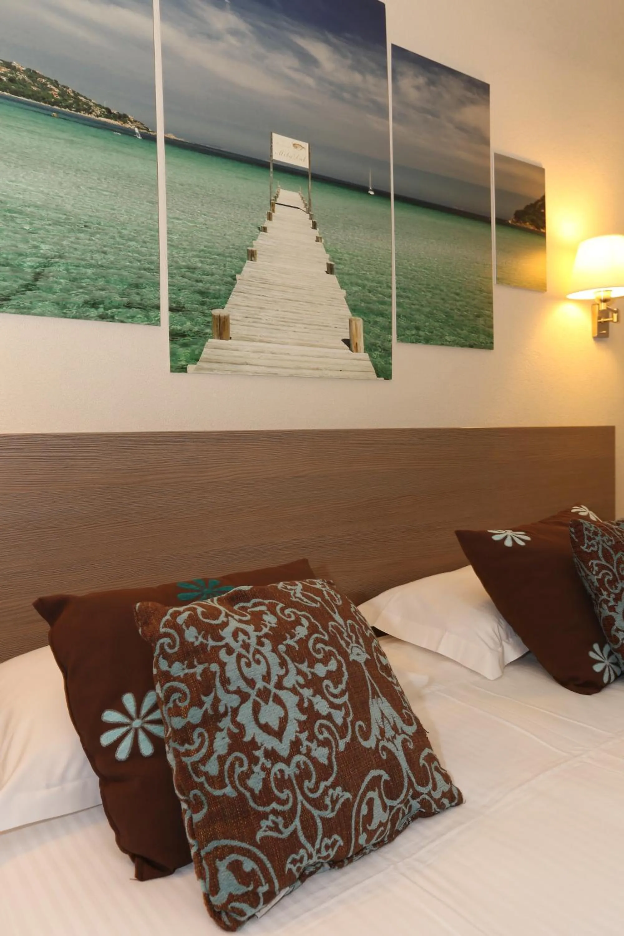 Decorative detail, Bed in Hôtel Duc De Padoue