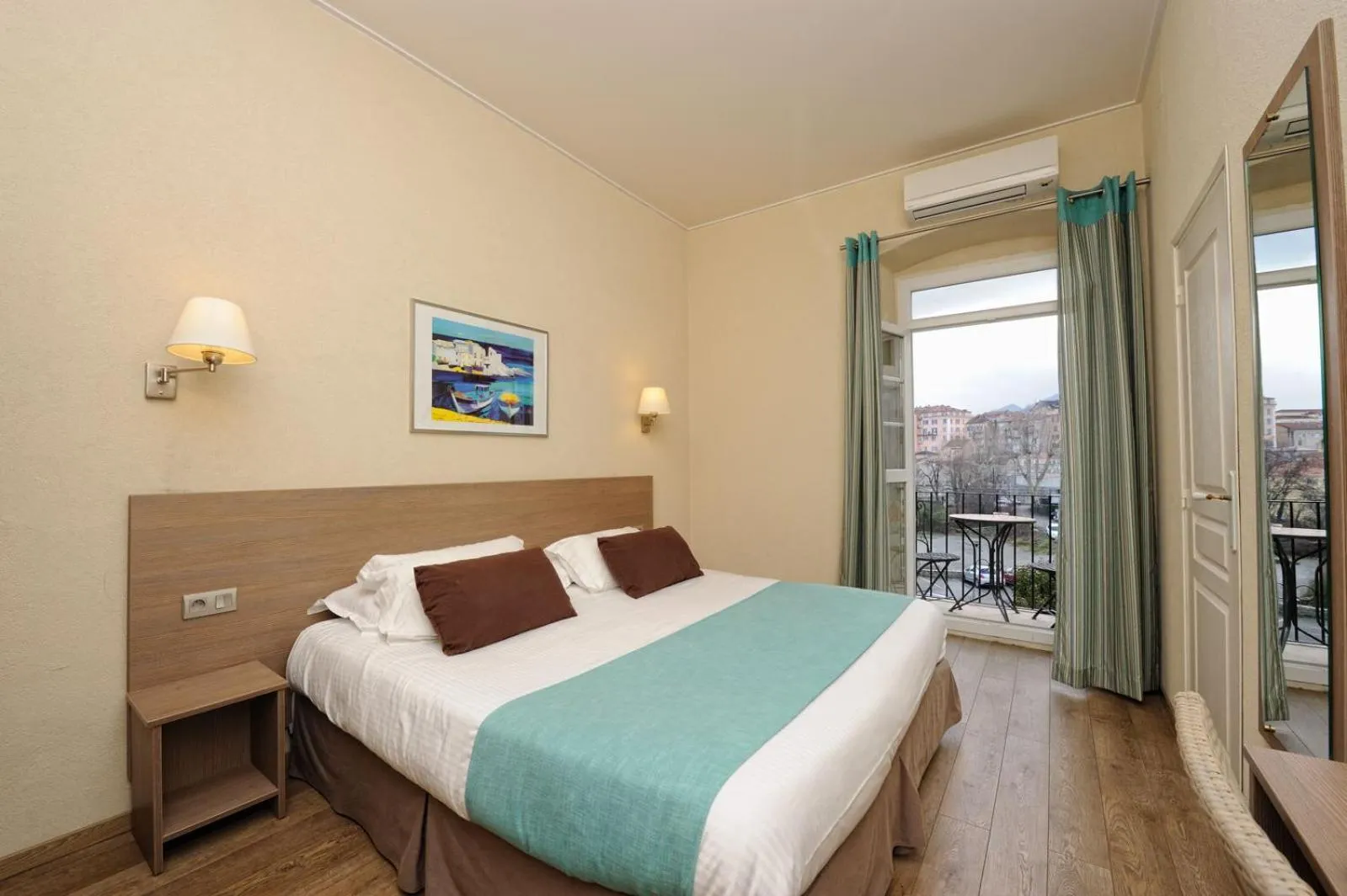 Bed in Hôtel Duc De Padoue