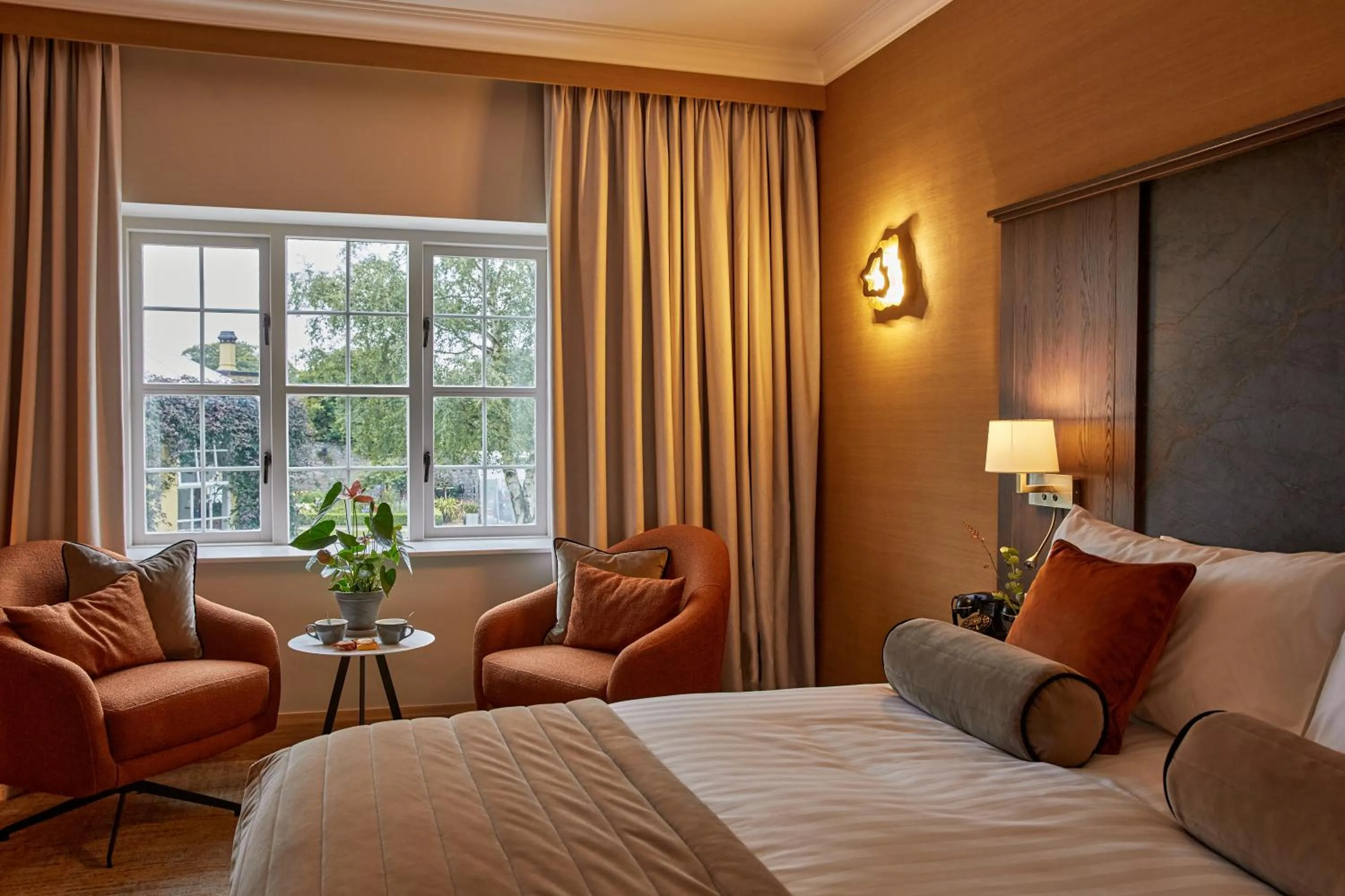 Bedroom, Bed in County Arms Birr