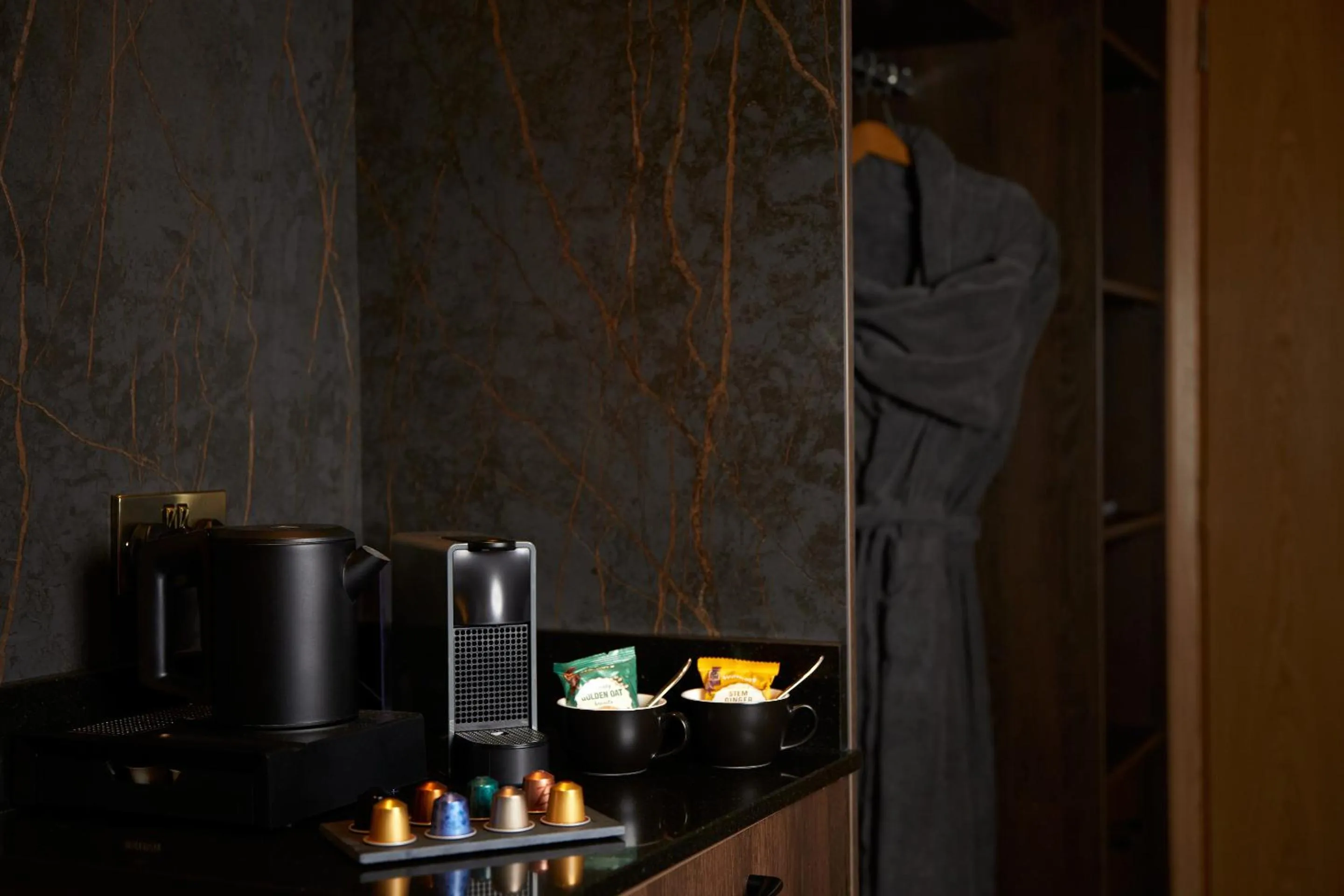 Coffee/tea facilities in County Arms Birr