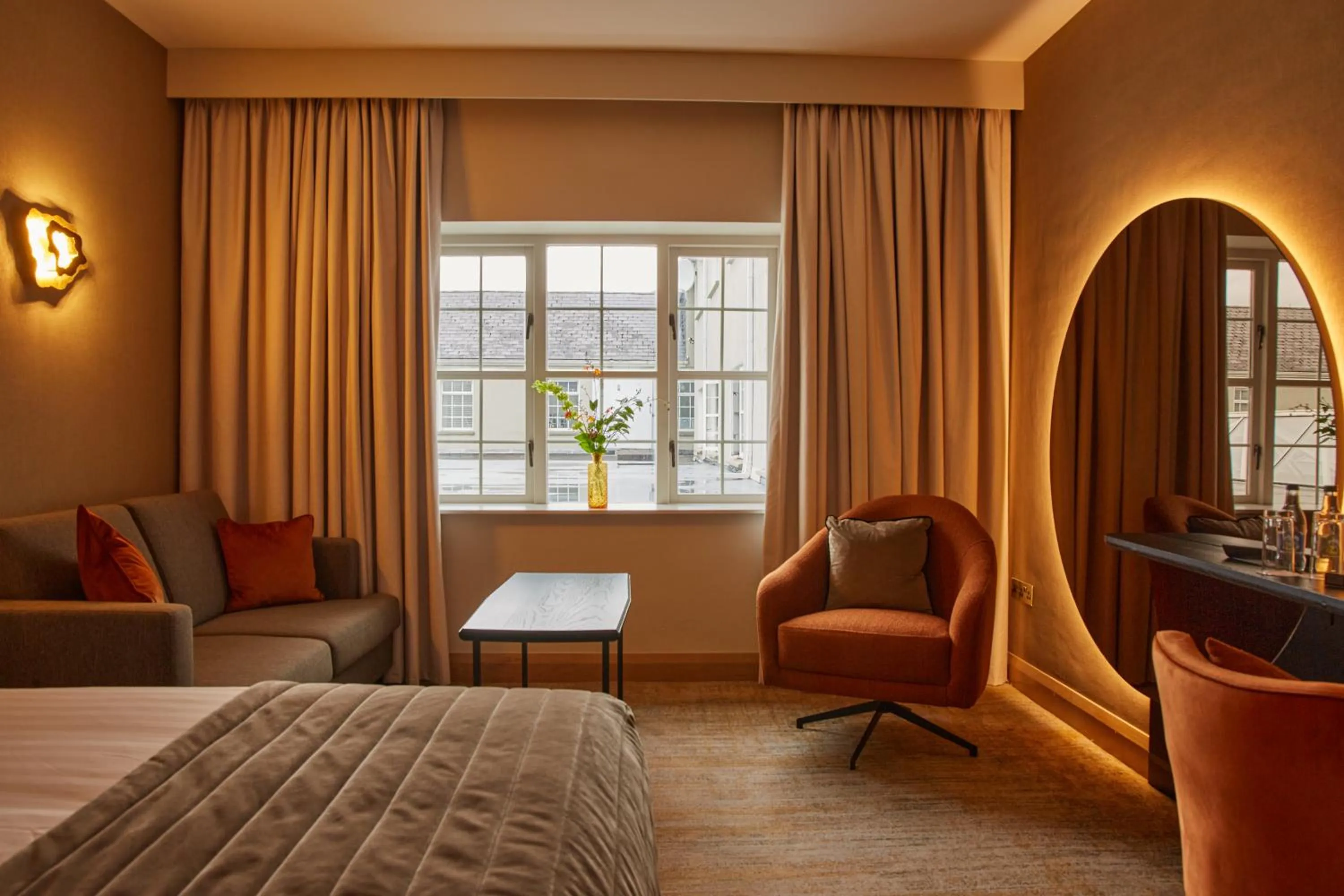 Bedroom, Bed in County Arms Birr