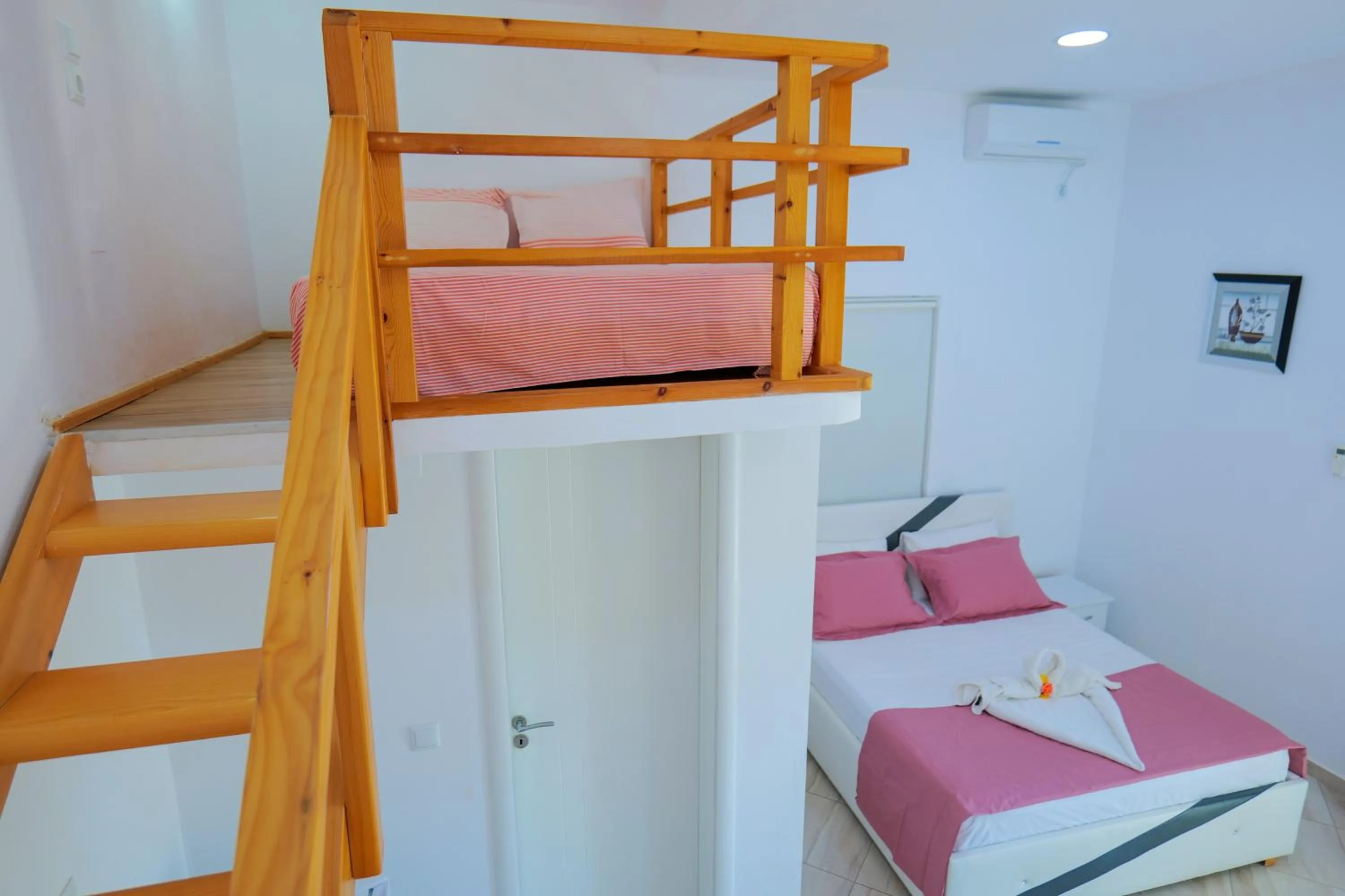 Bedroom, Bed in Hotel Chris