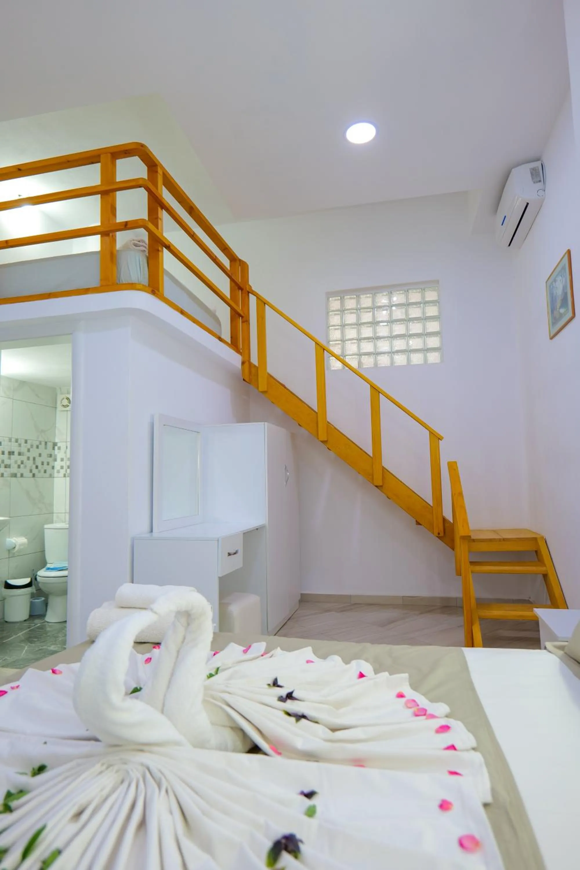 Bedroom, Bed in Hotel Chris