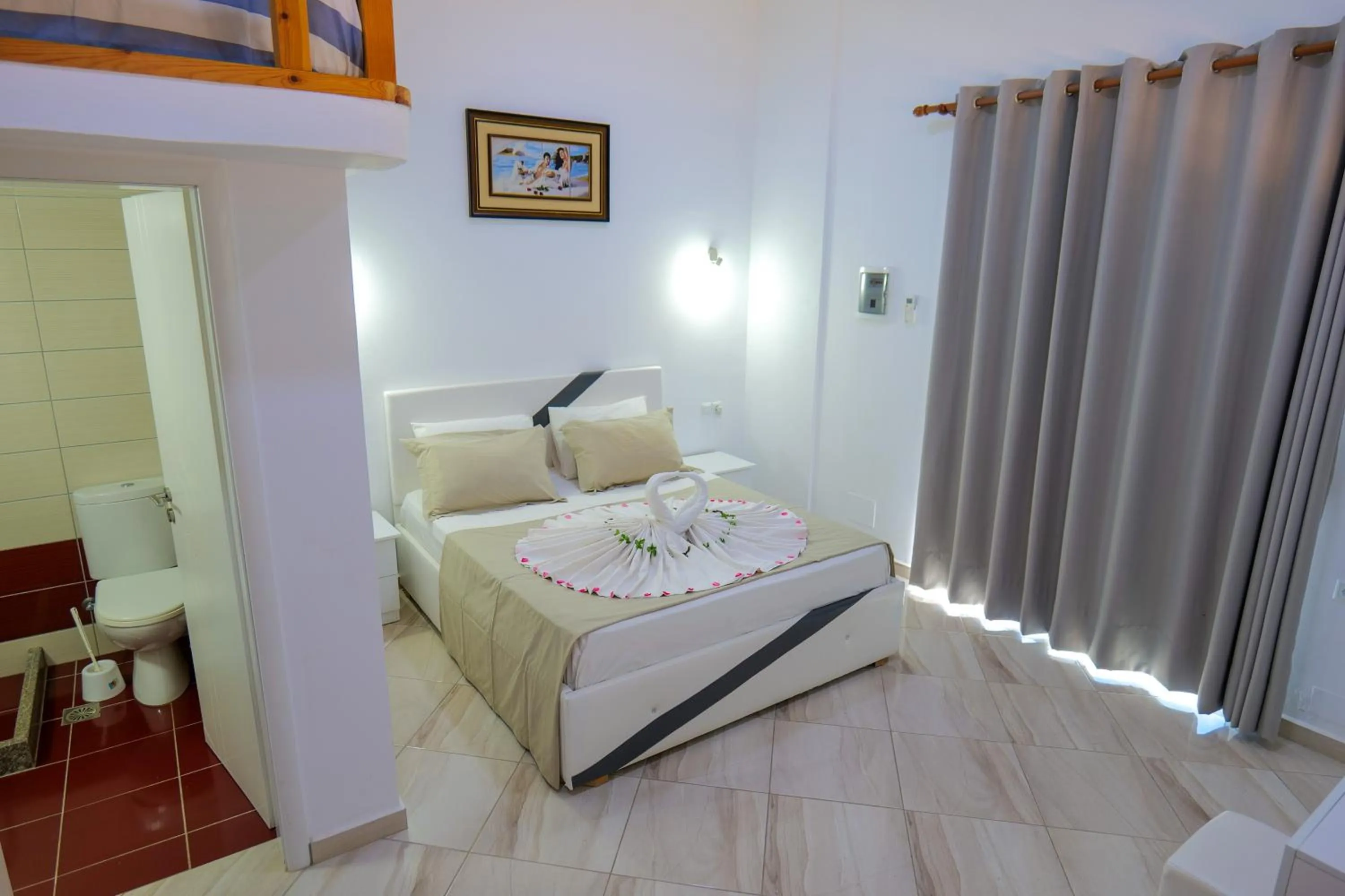 Bedroom, Bed in Hotel Chris