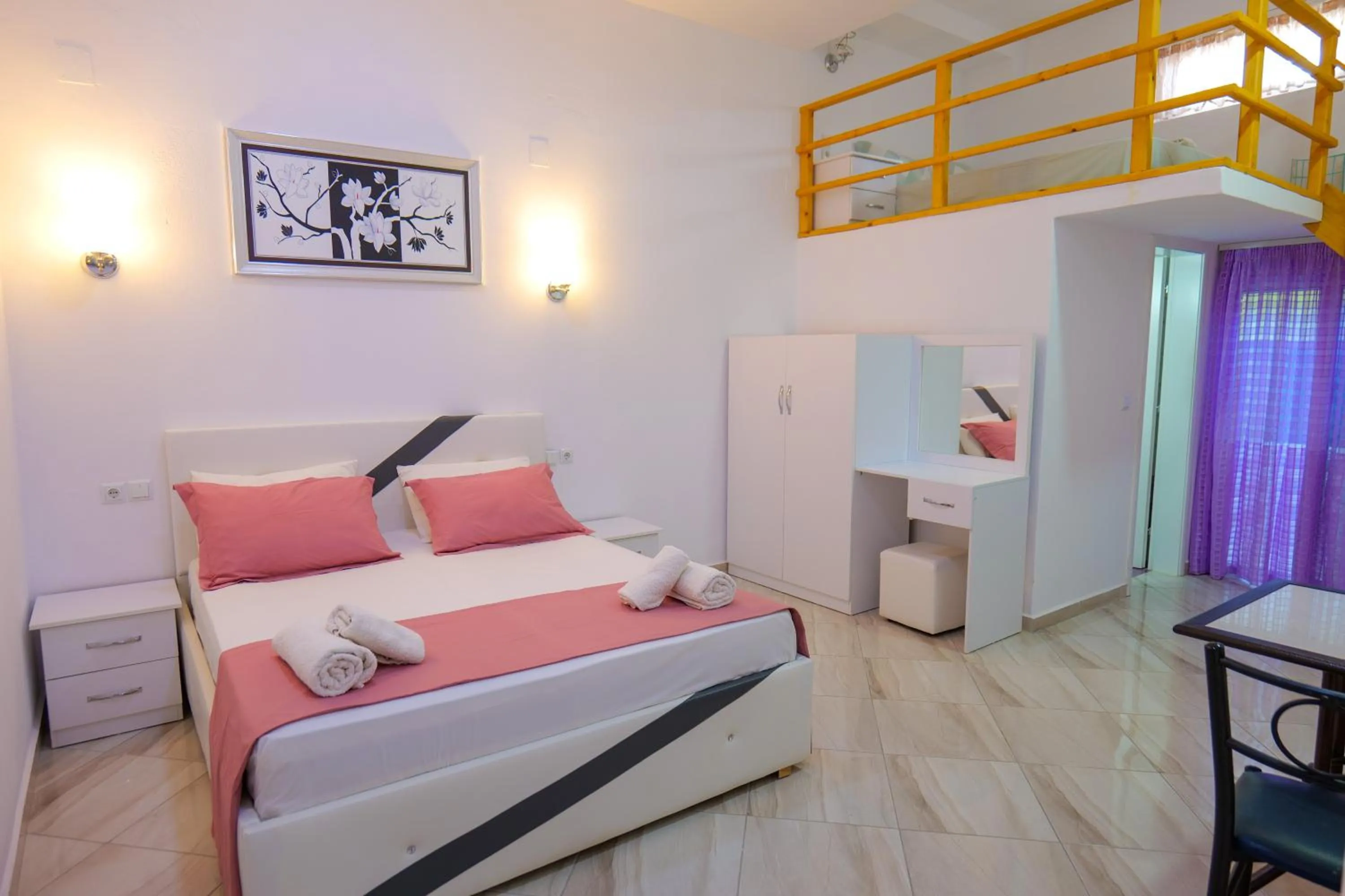 Bedroom, Bed in Hotel Chris