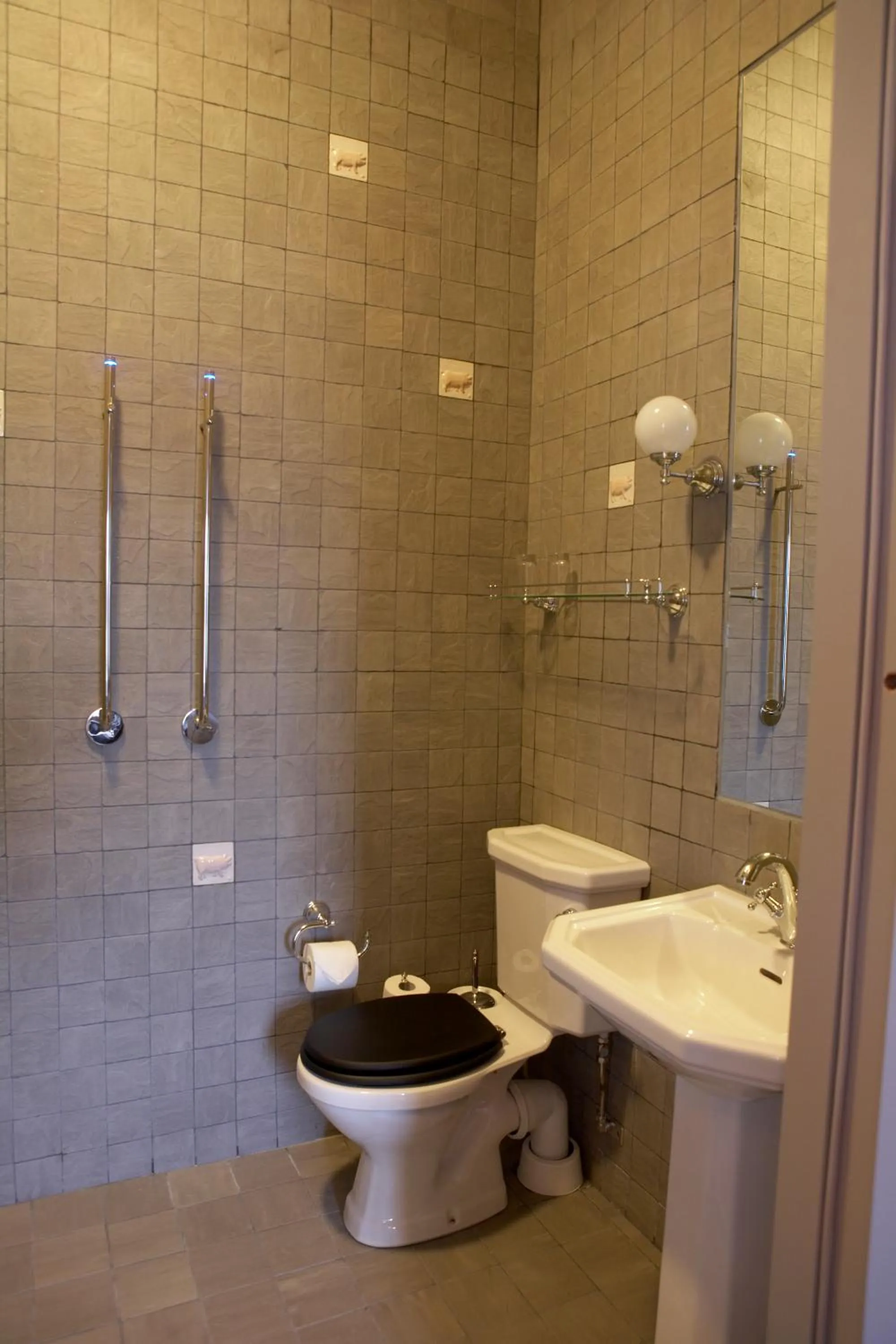 Decorative detail in Ängavallen