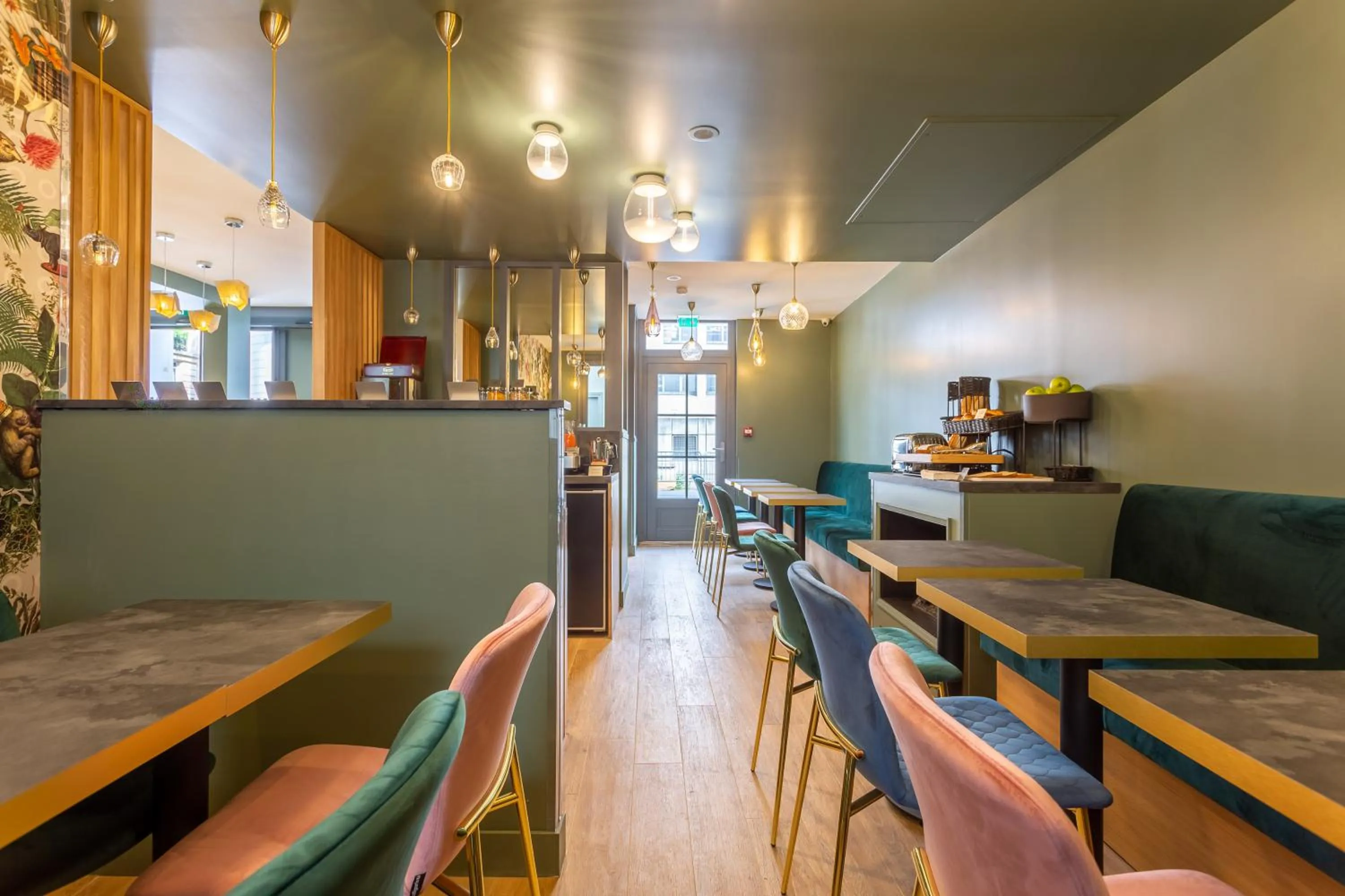 Breakfast in LOGIS Hôtel 15 Montparnasse