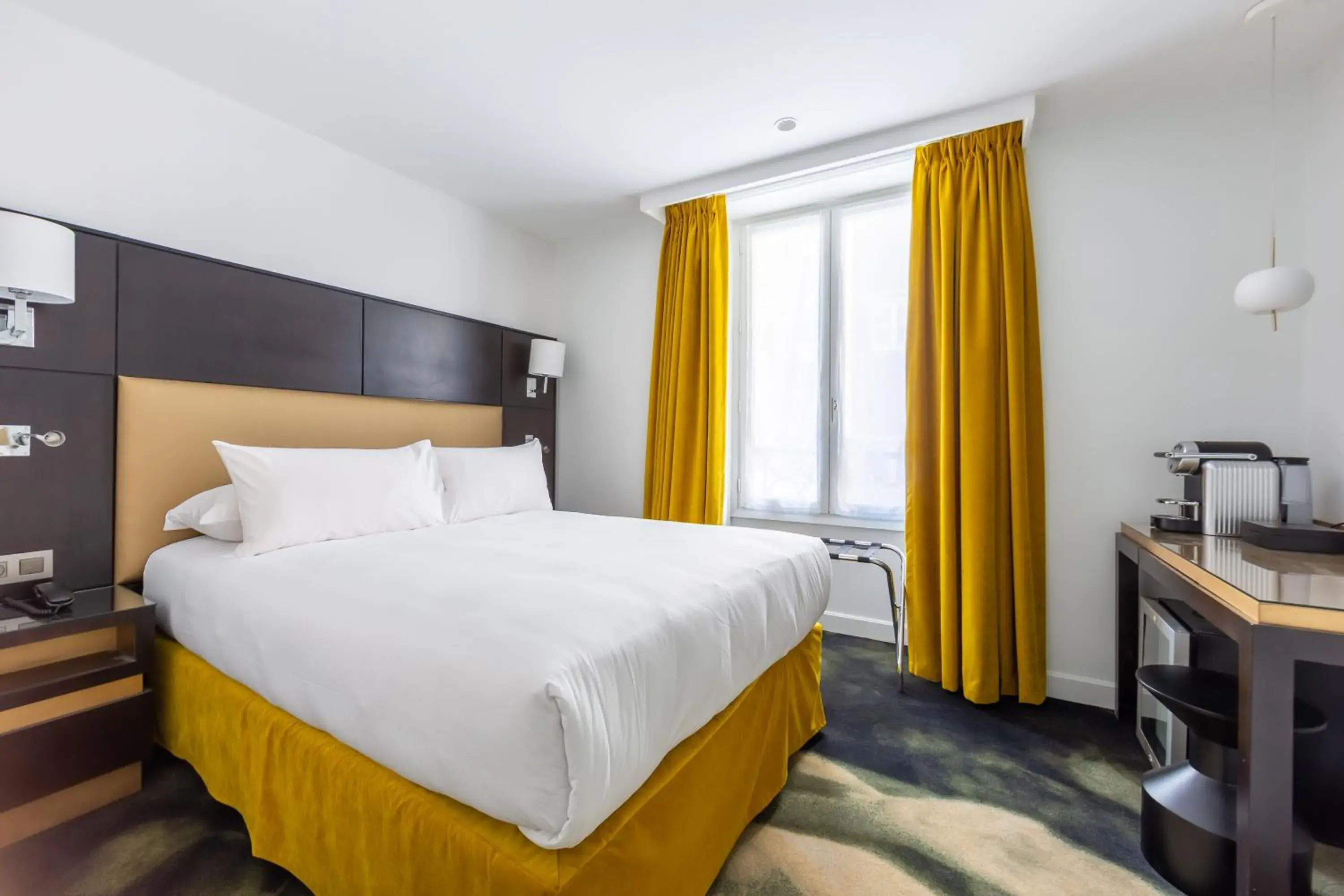 Standard Double Room in LOGIS Hôtel 15 Montparnasse Standard Double Room in LOGIS Hôtel 15 Montparnasse