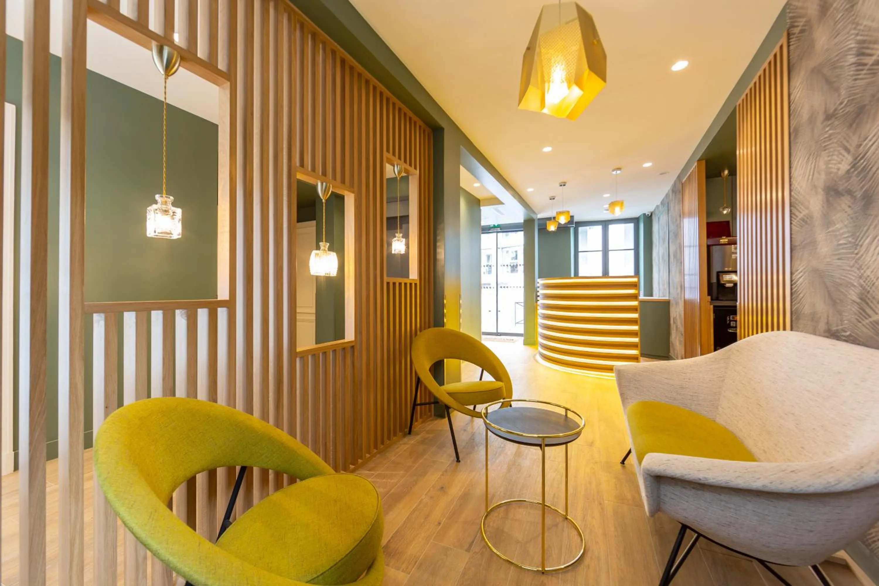 Property building in LOGIS Hôtel 15 Montparnasse