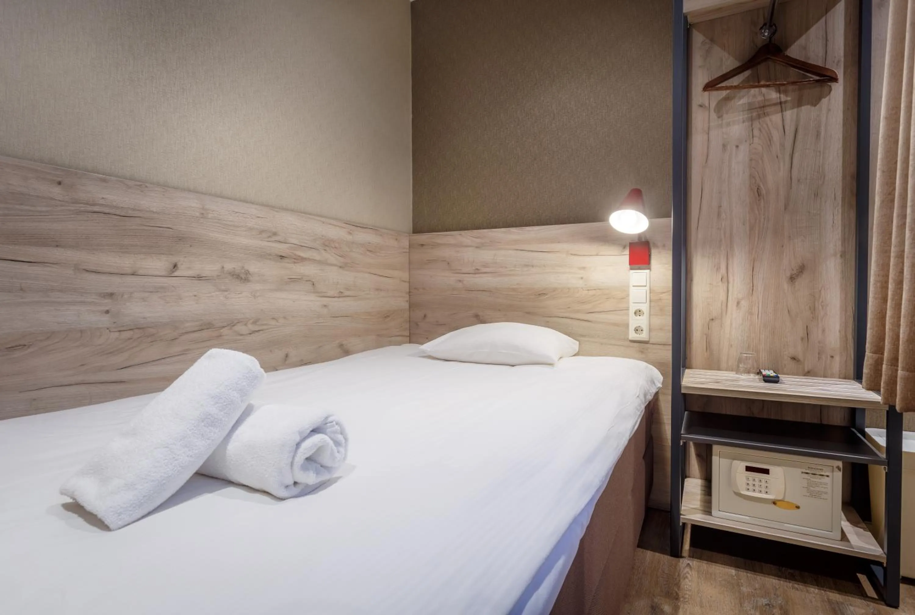 Bed in Amsterdam Downtown Hotel