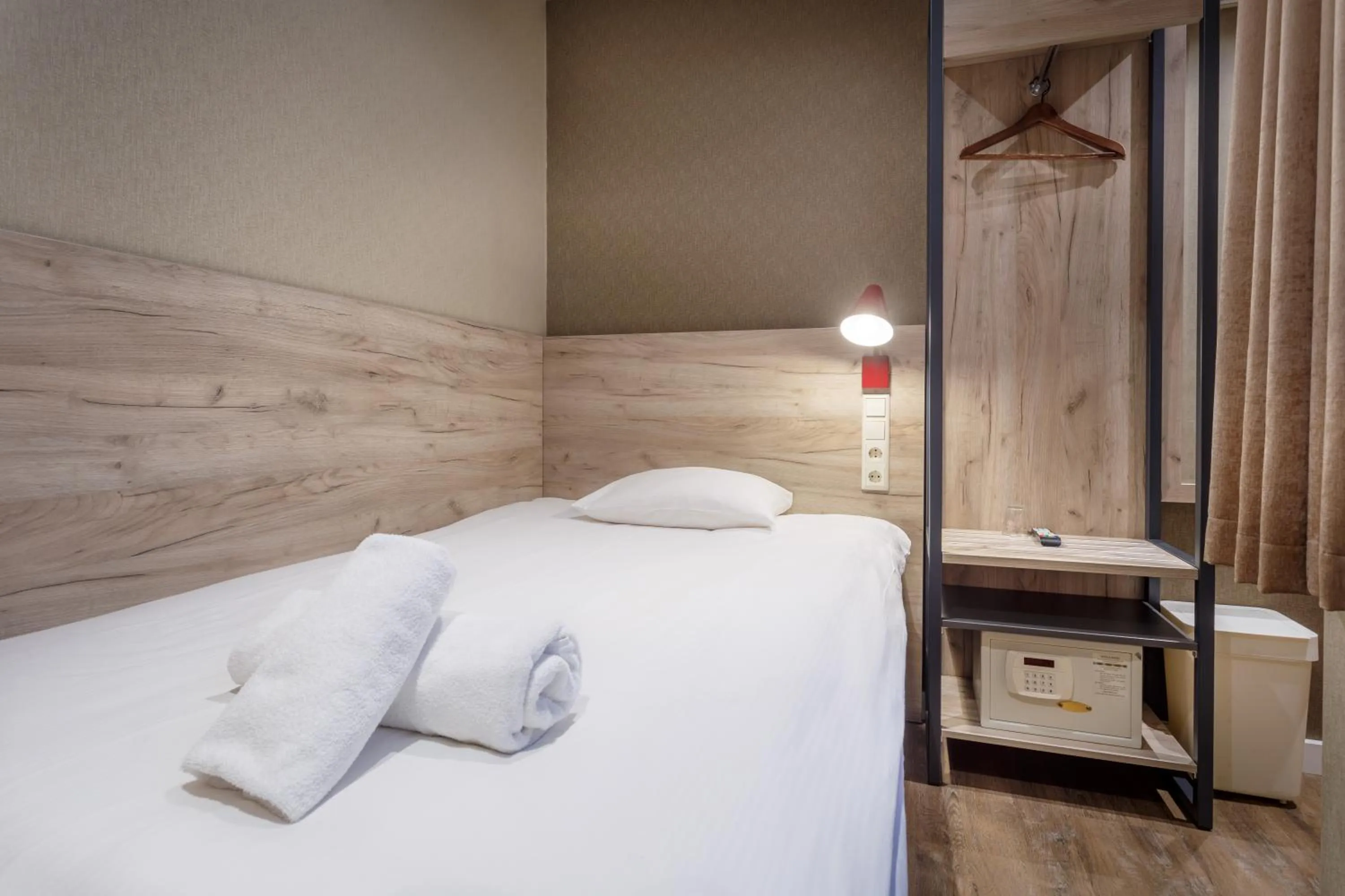 Bed in Amsterdam Downtown Hotel