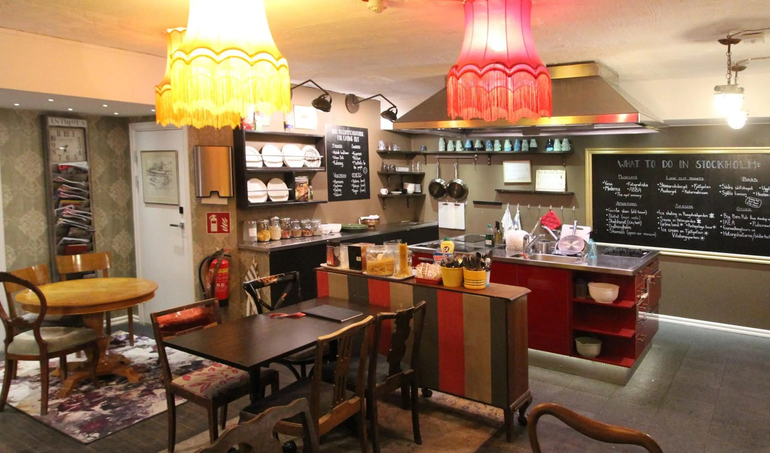 Restaurant/places to eat in Skanstulls Boutique Hostel