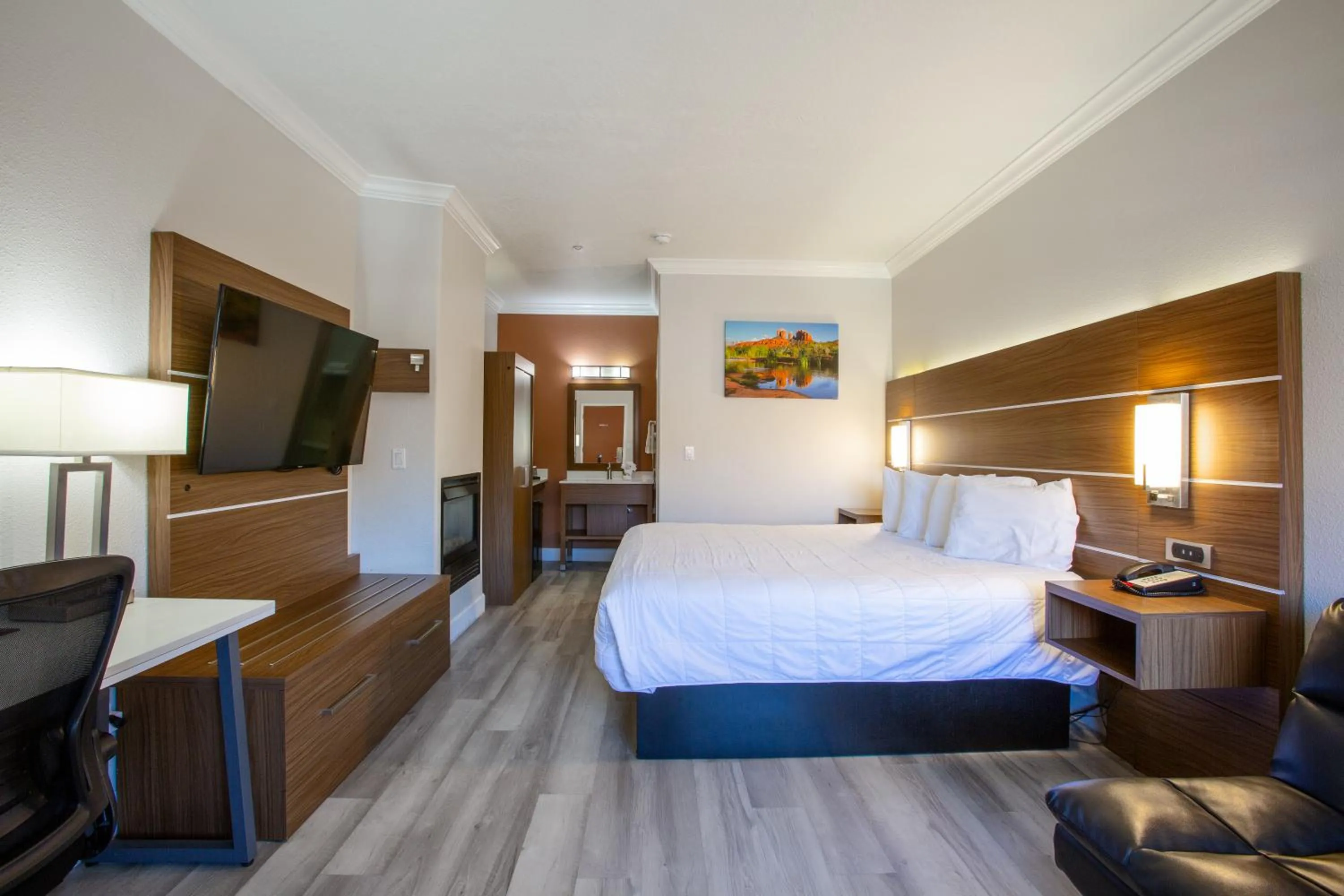 TV and multimedia, Bed in Wildflower Inn at Bell Rock