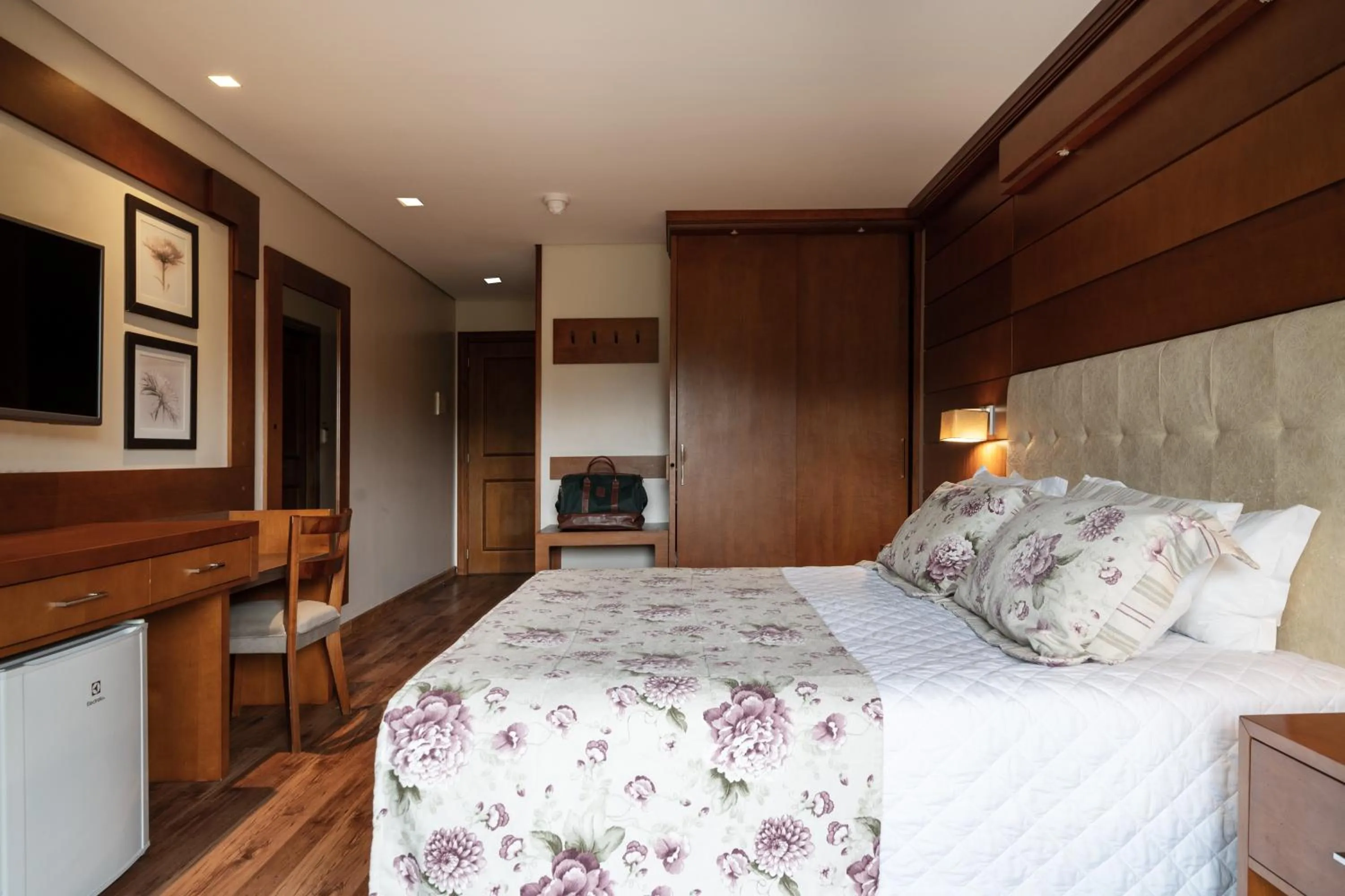 Bedroom, Bed in Hotel Alpestre