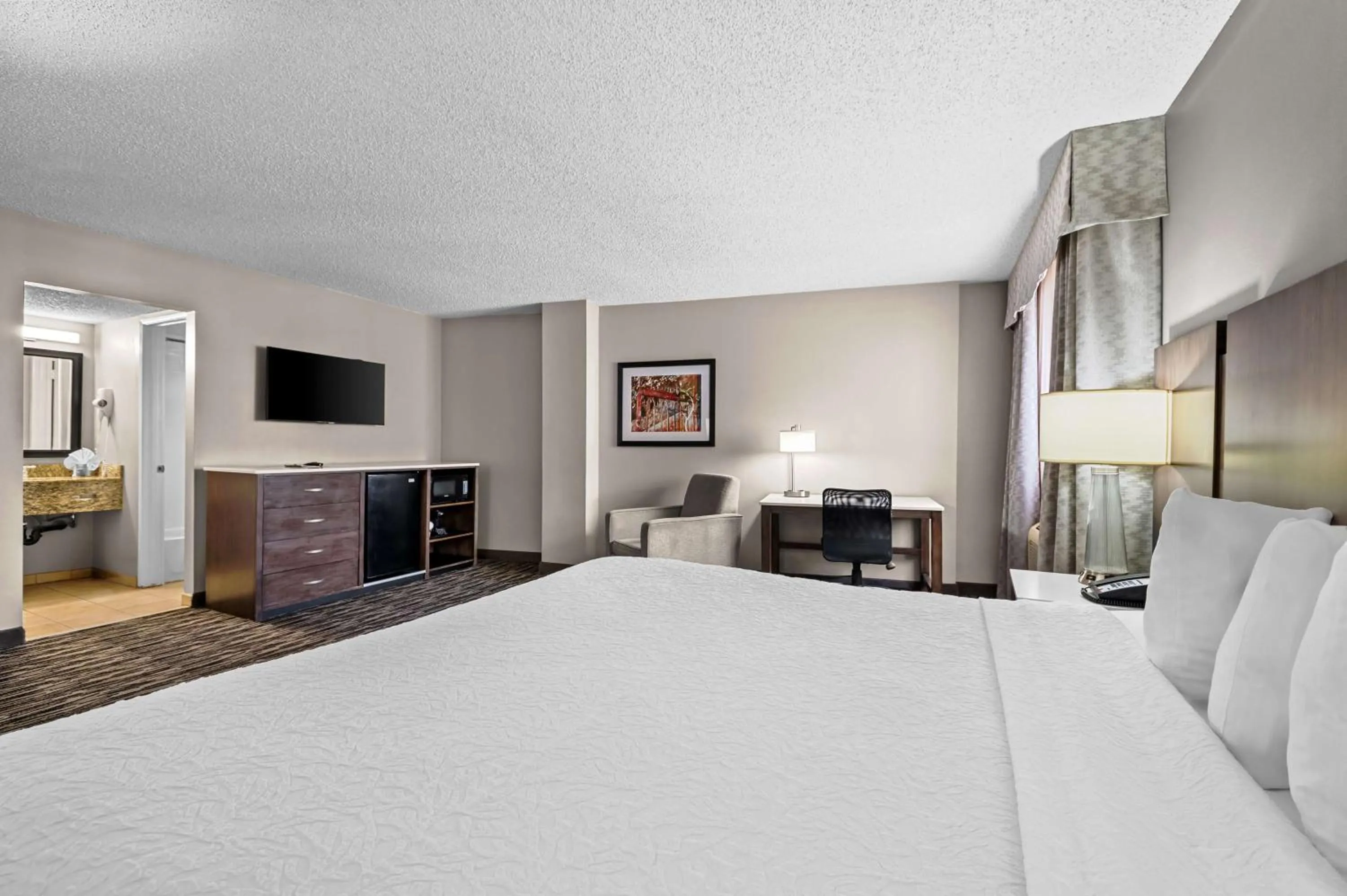 Photo of the whole room, Bed in Best Western Los Alamitos Inn & Suites