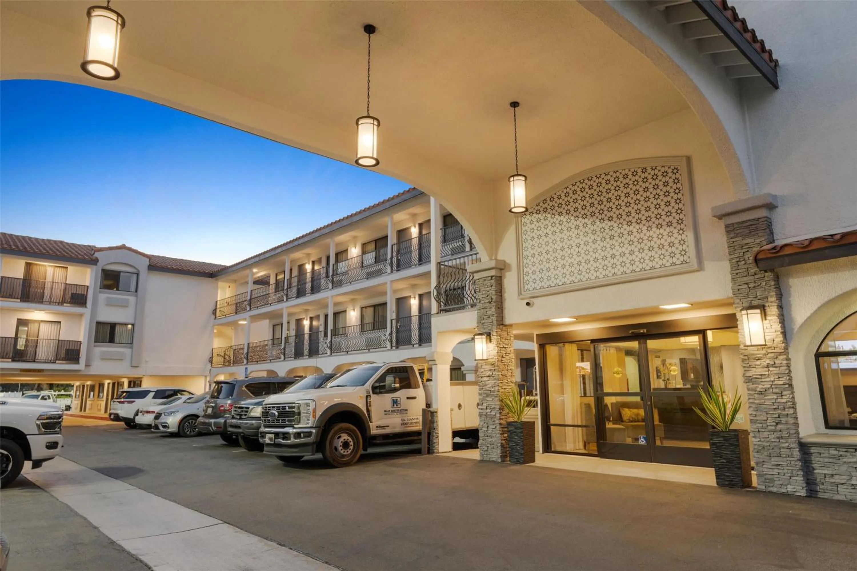 Property building in Best Western Los Alamitos Inn & Suites