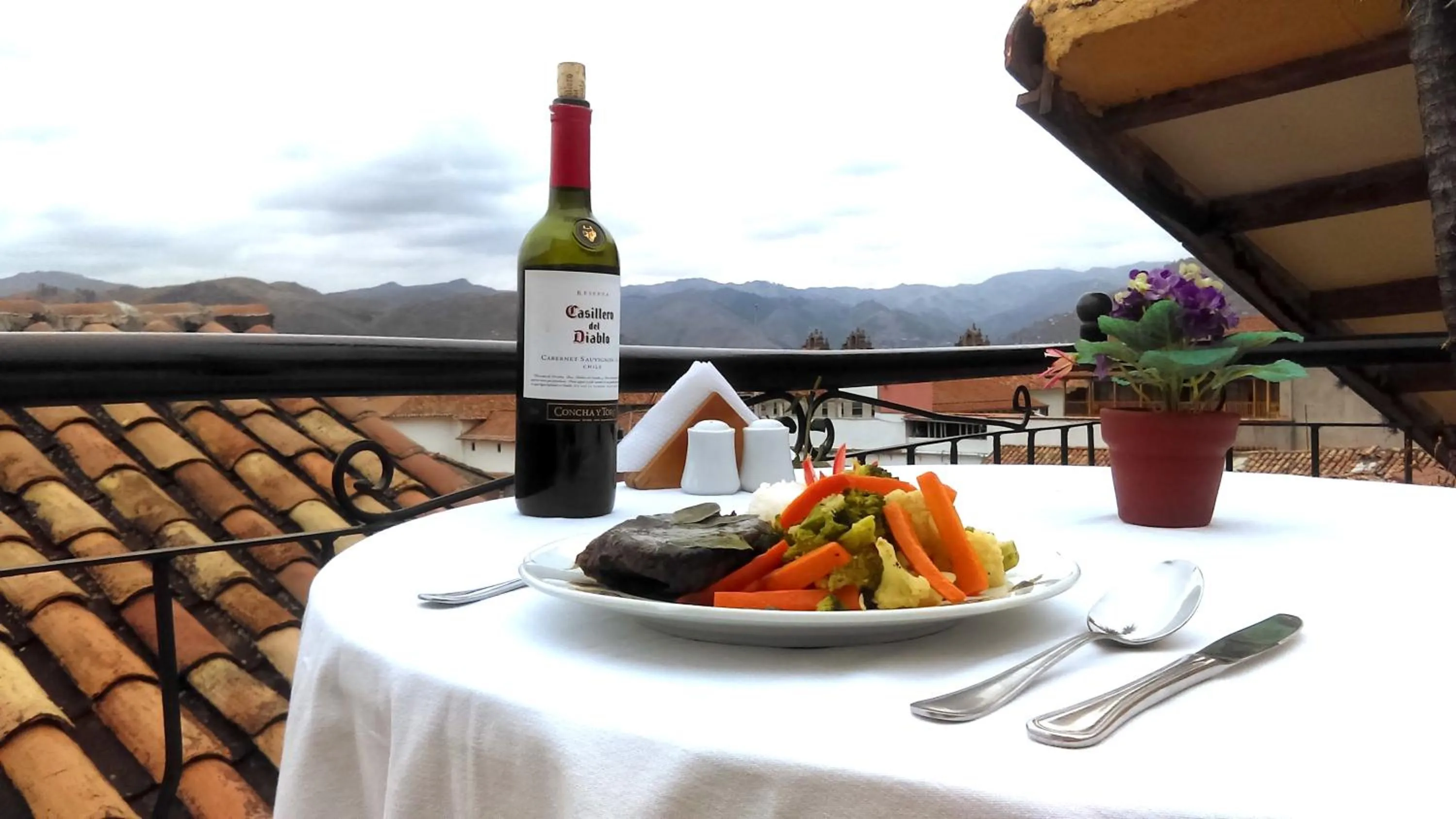 Restaurant/places to eat in Hotel & Mirador Los Apus