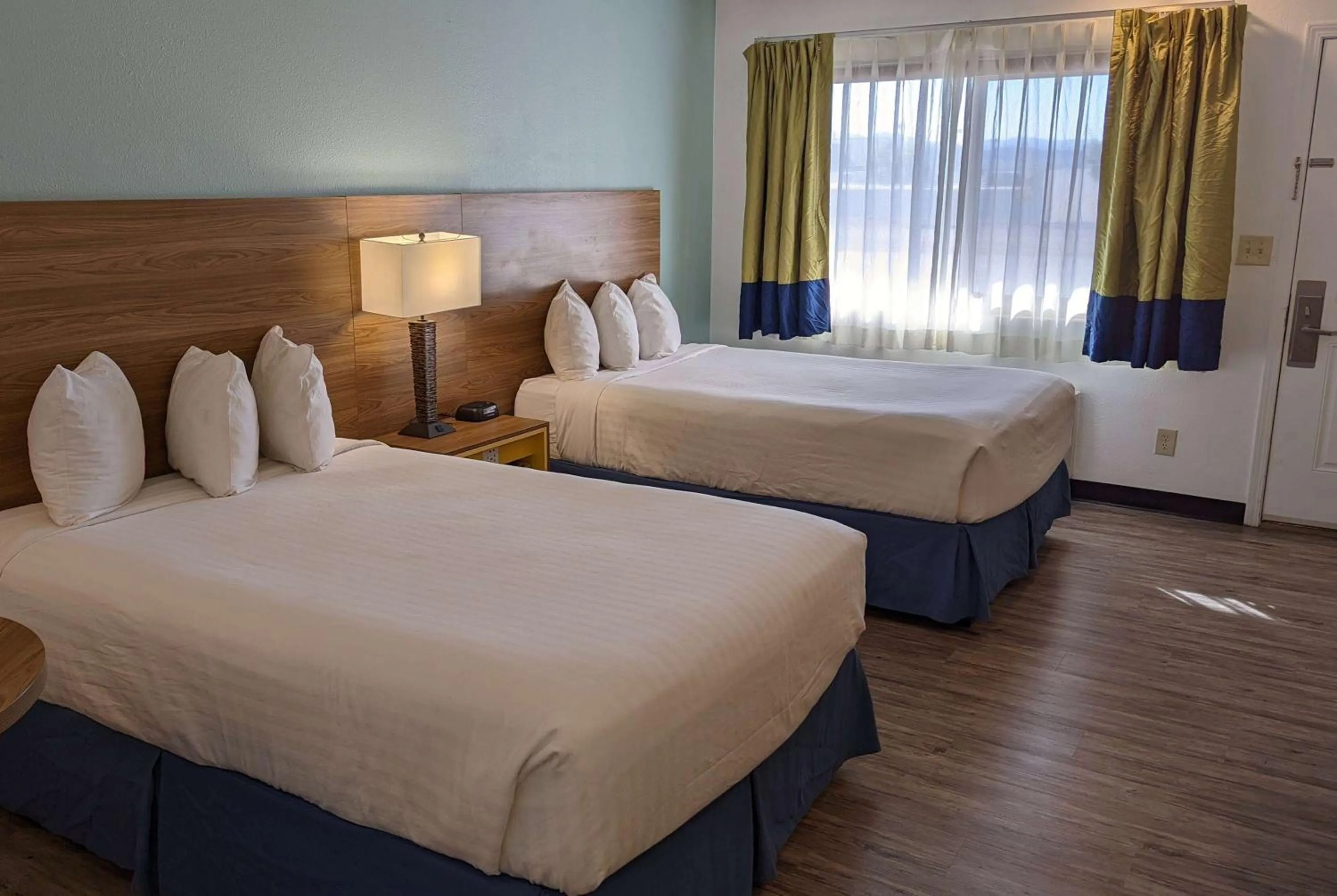 Photo of the whole room, Bed in Days Inn by Wyndham Lake Havasu