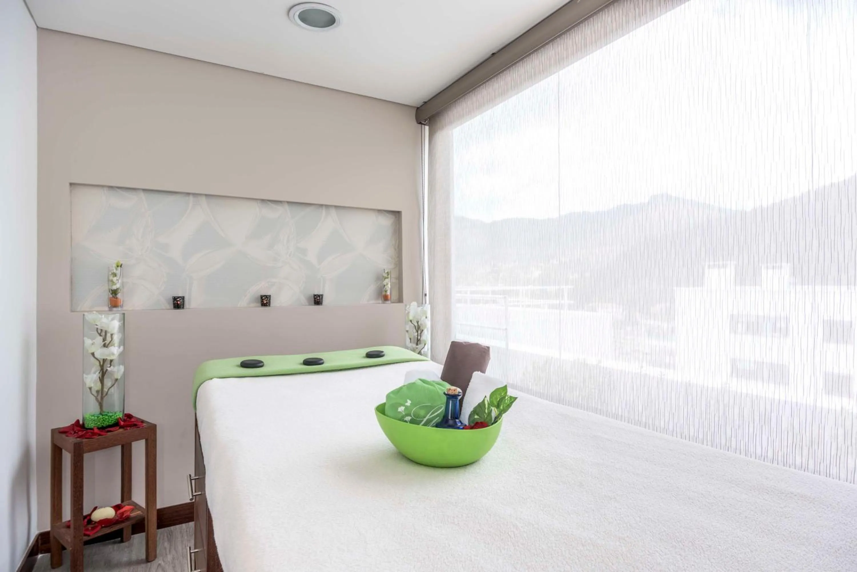 Spa and wellness centre/facilities, Bed in NH Collection Bogota WTC Royal