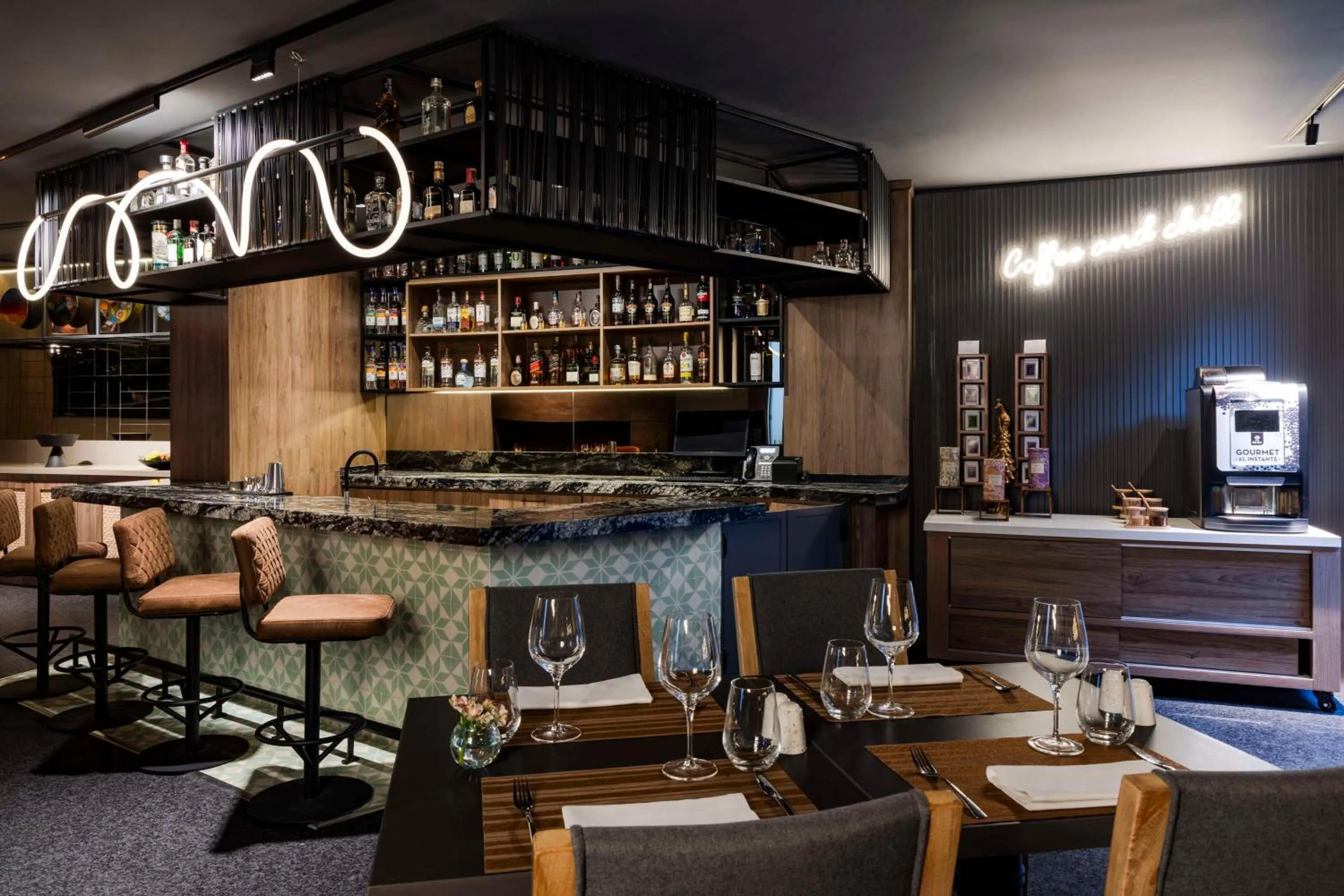 Lounge or bar in Avani Royal Zona T Bogotá Hotel