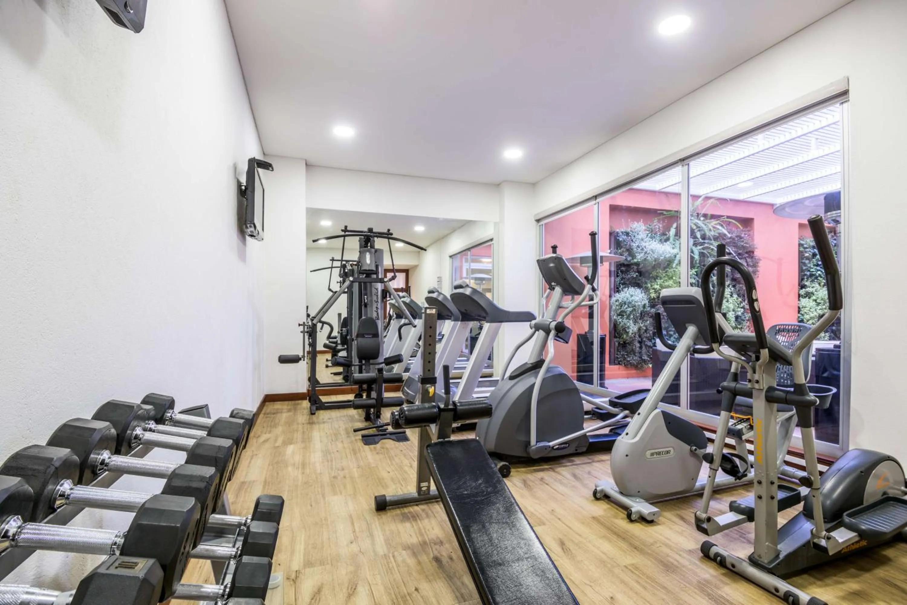 Fitness centre/facilities in NH Bogota Pavillon Royal
