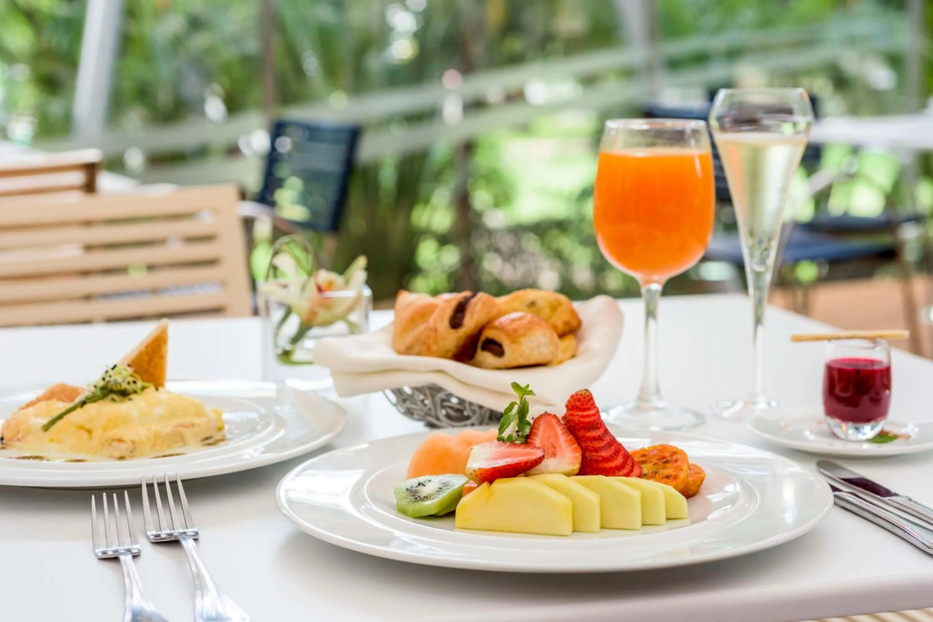 Food and drinks in NH Collection Bogotá Royal Teleport