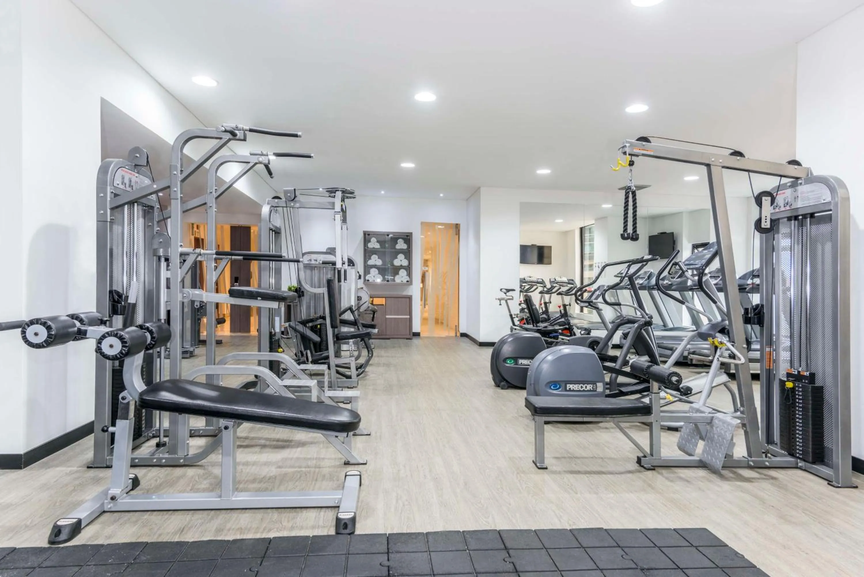 Fitness centre/facilities in NH Collection Bogotá Royal Teleport
