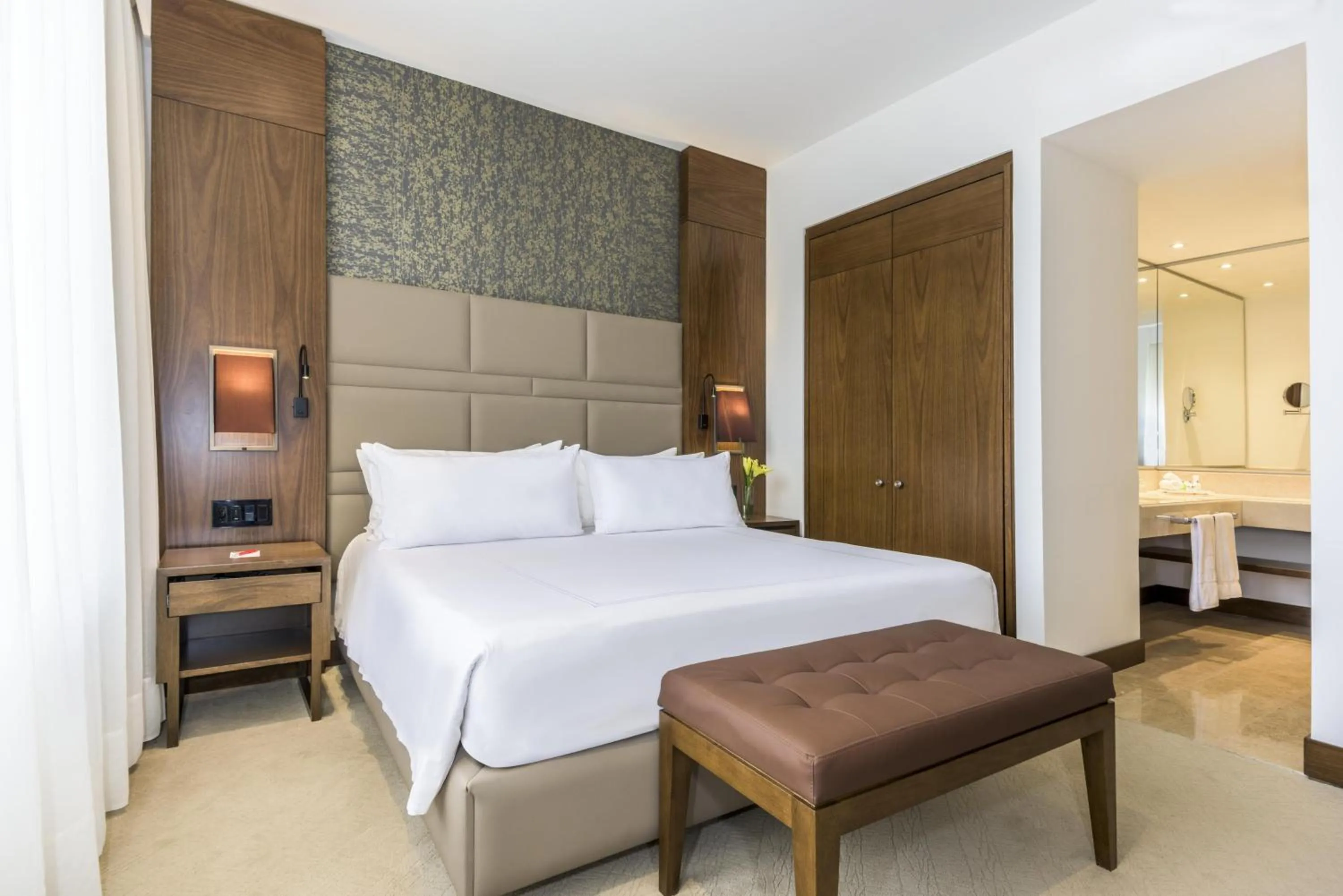 Bedroom, Bed in NH Collection Bogotá Royal Teleport