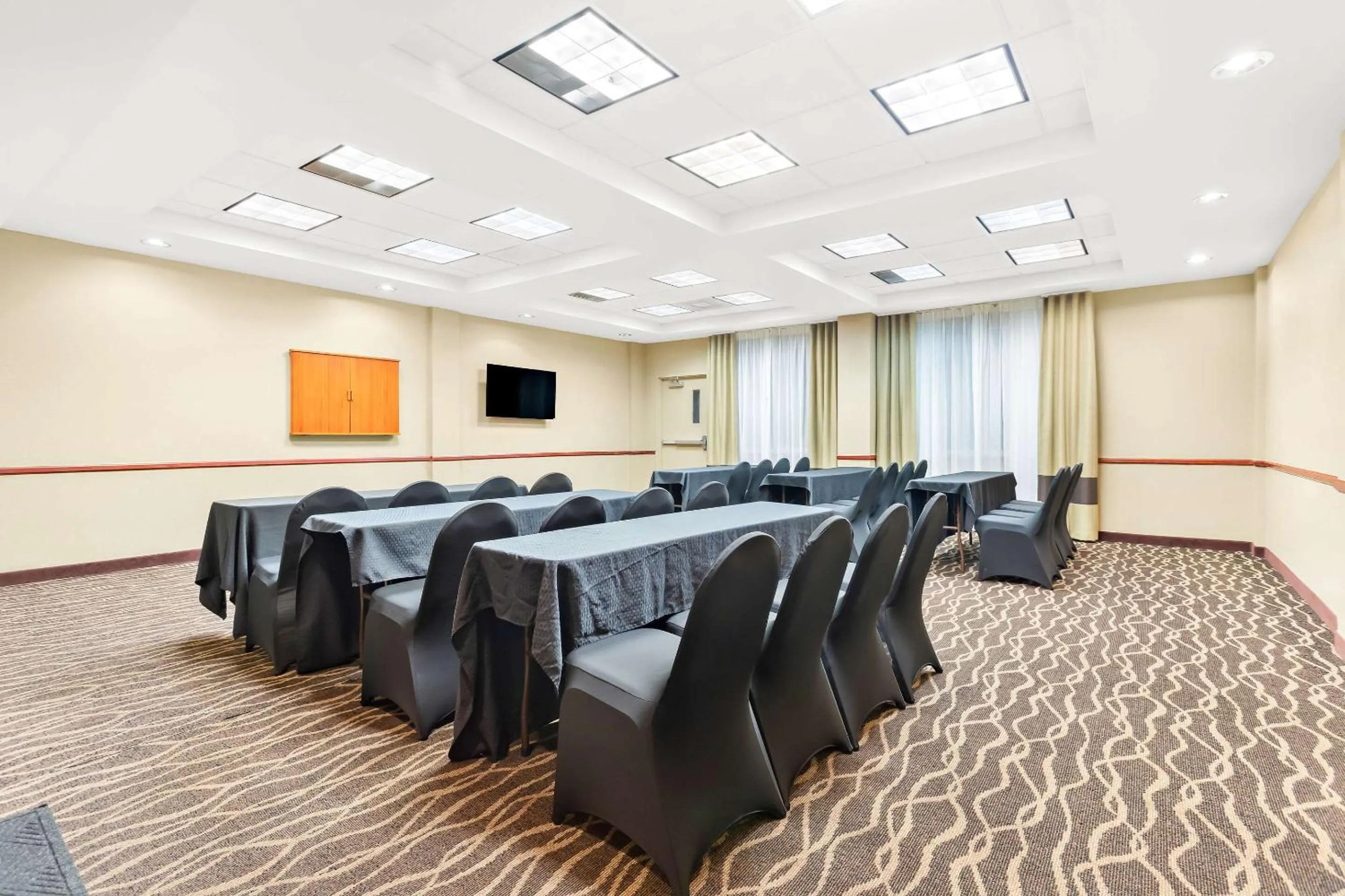 Meeting/conference room in Comfort Suites Tampa Airport North