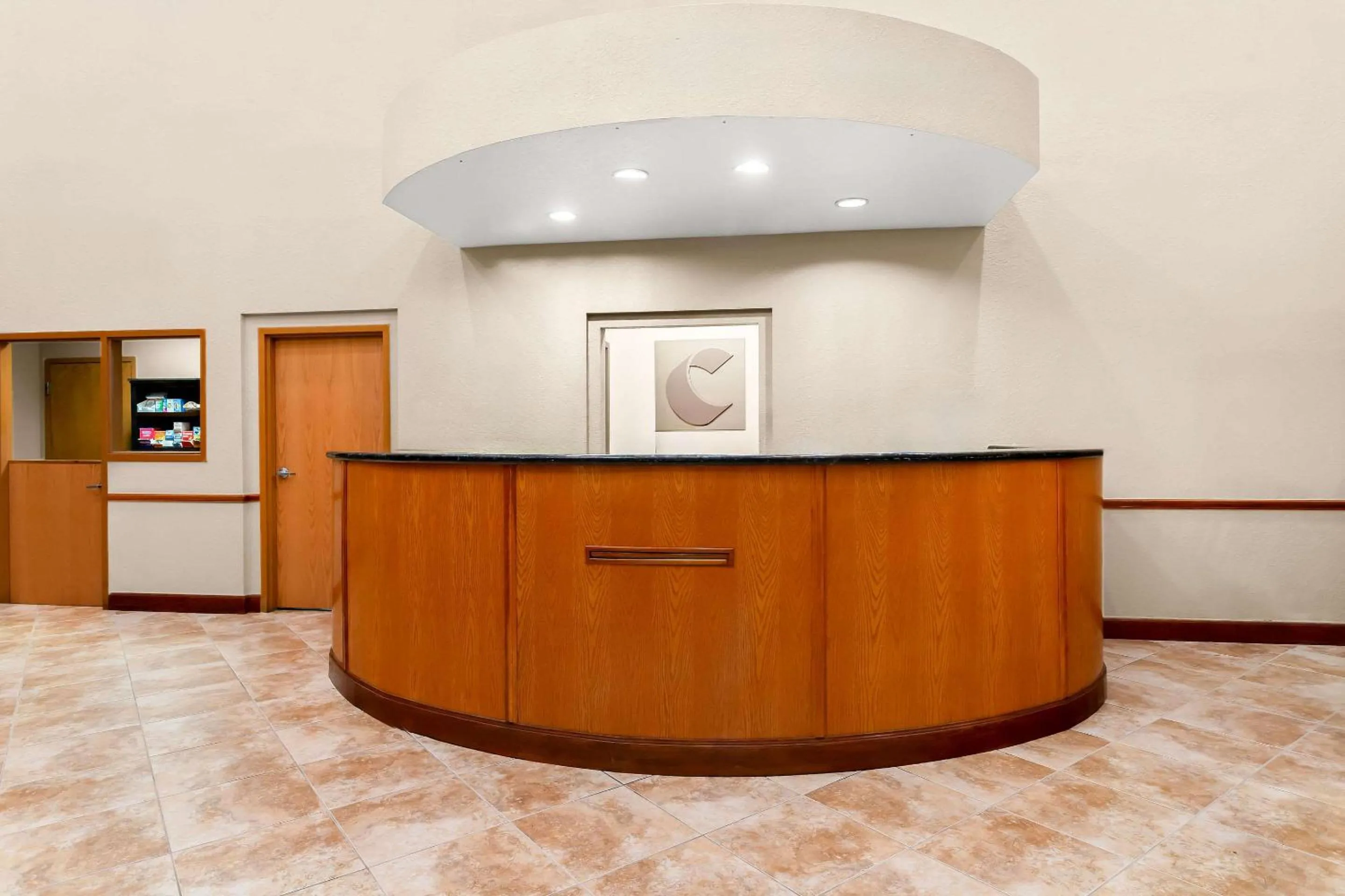 Lobby or reception in Comfort Suites Tampa Airport North