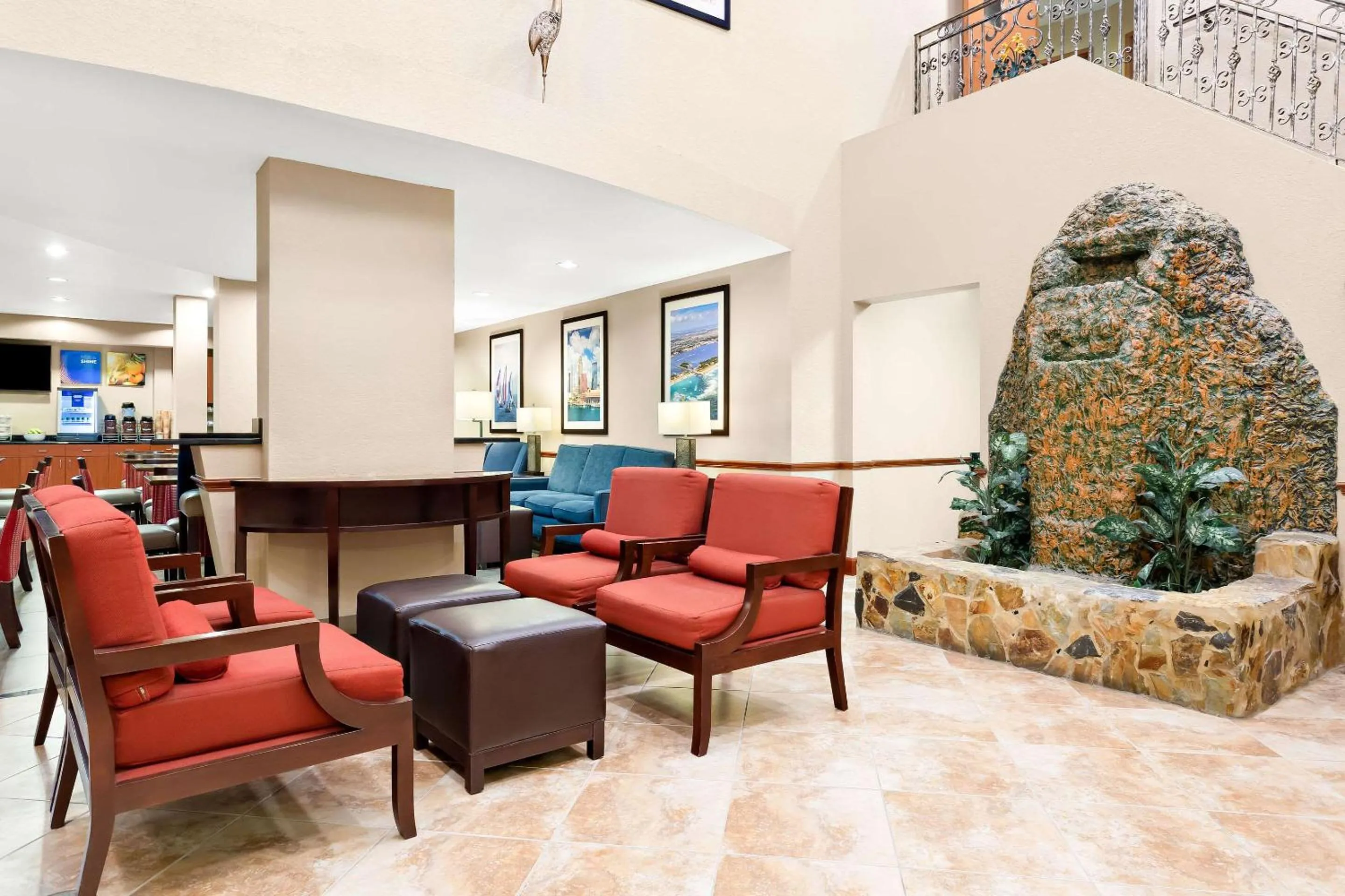 Lobby or reception in Comfort Suites Tampa Airport North