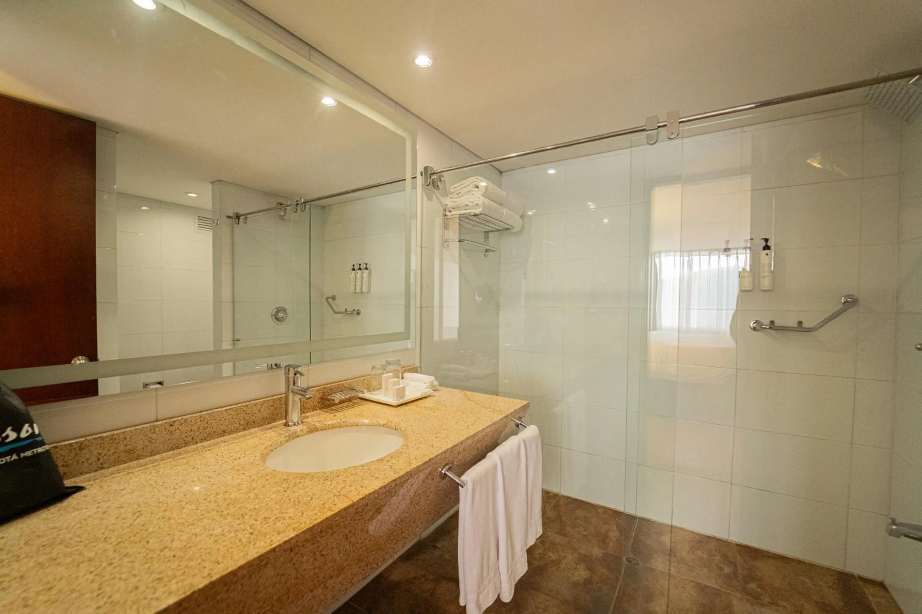 Bathroom in Radisson Bogota Metrotel