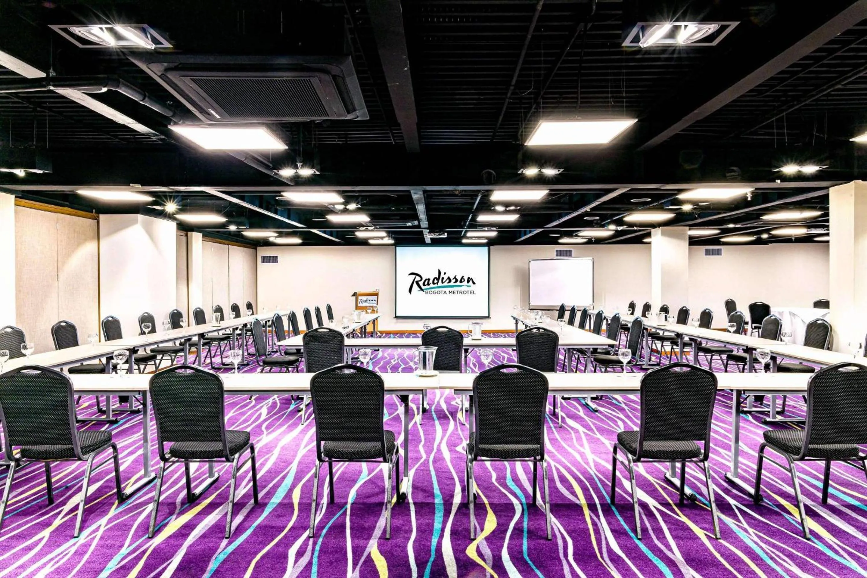 Meeting/conference room in Radisson Bogota Metrotel