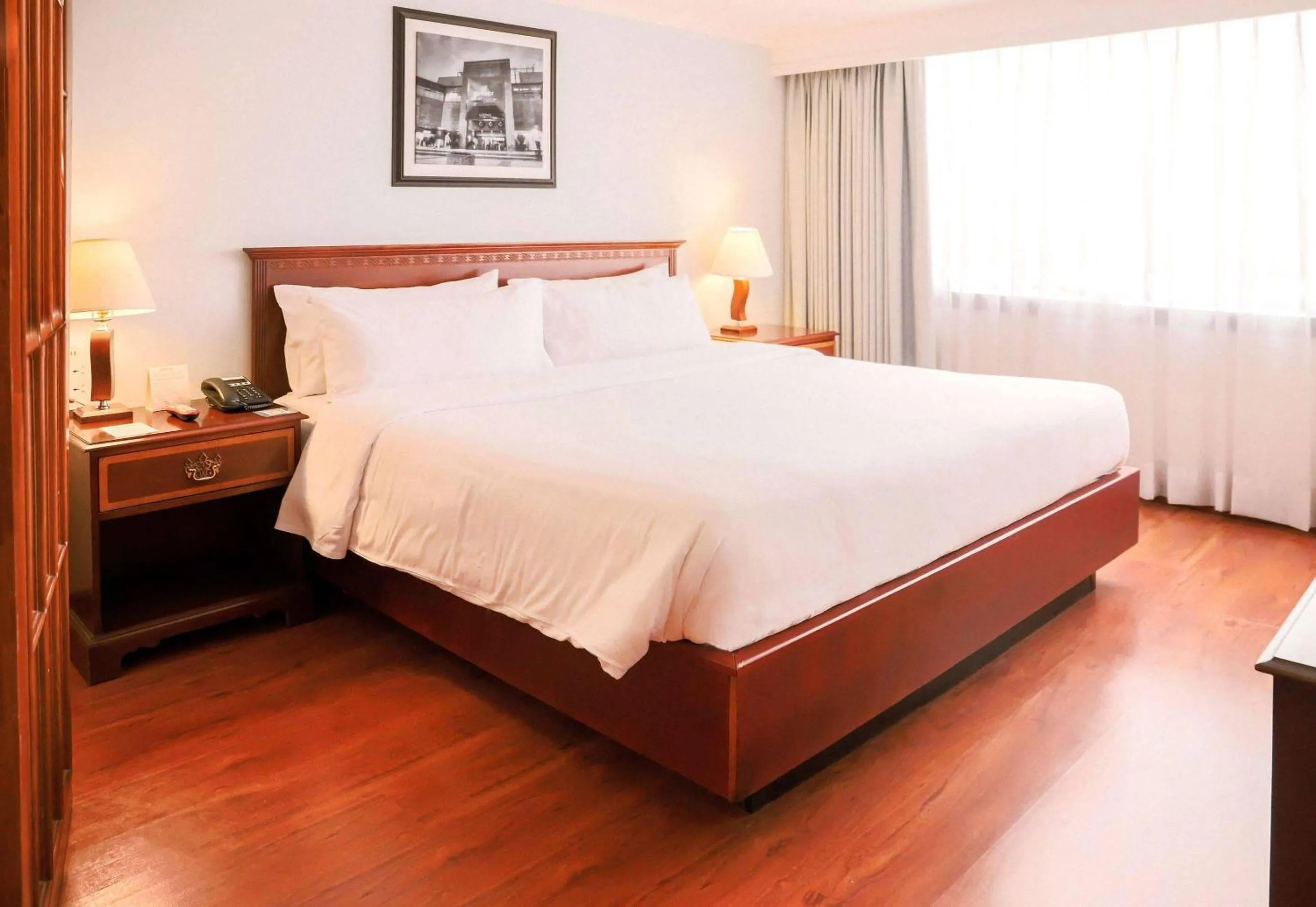 Bedroom, Bed in Radisson Bogota Metrotel