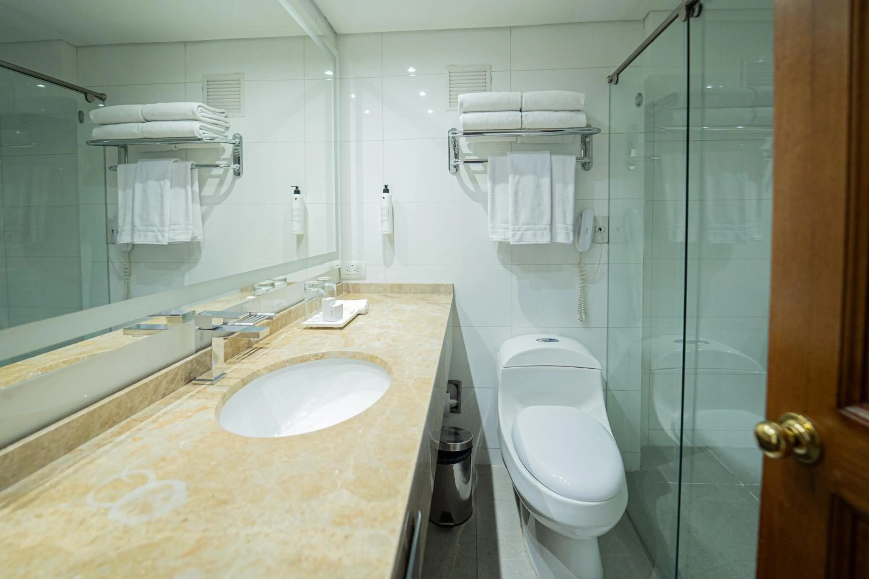 Bathroom in Radisson Bogota Metrotel