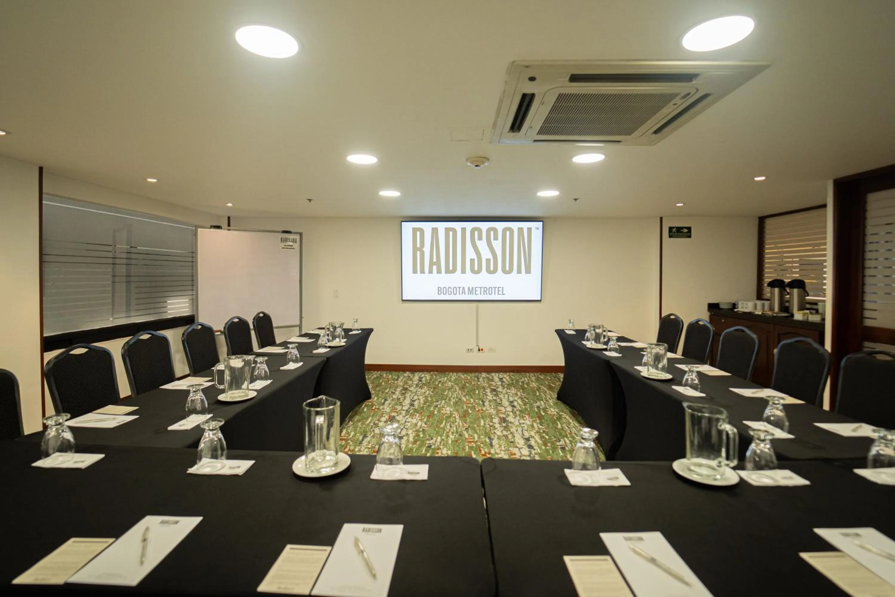 Business facilities in Radisson Bogota Metrotel